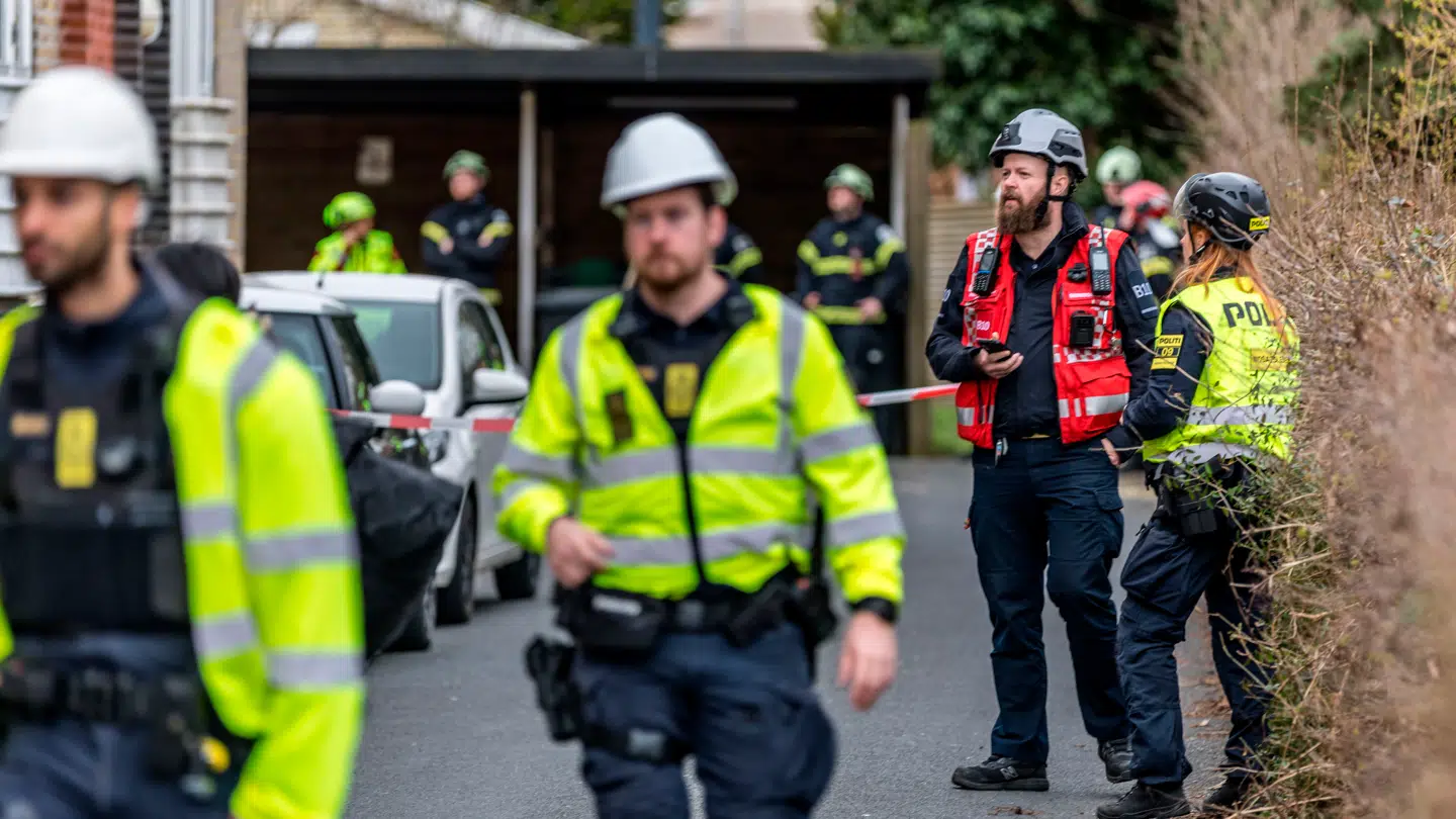 Både politi og brandvæsen er til stede på adressen i Kongens Lyngby.