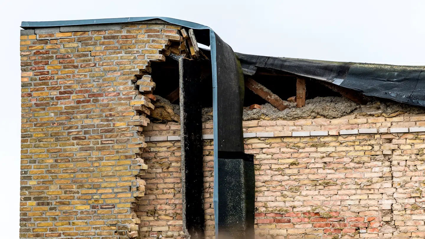 Her ses gavlen, der delvist er styrtet sammen.