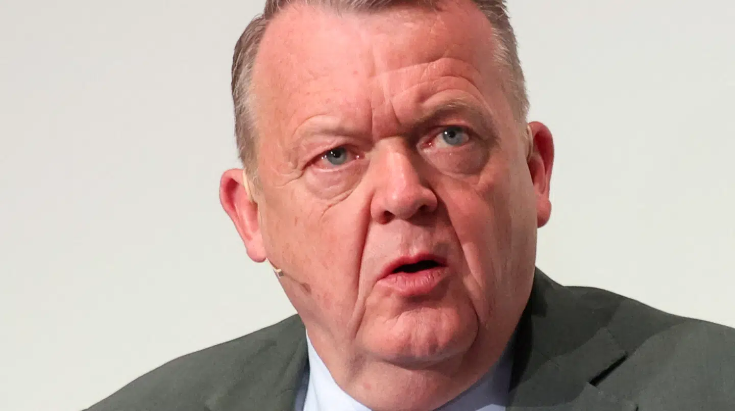 Lars Løkke Rasmussen (M) appellerer nu til Socialdemokratiet, Venstre og De Konservative. De skal 'komme ned fra lygtepælene,' mener han.