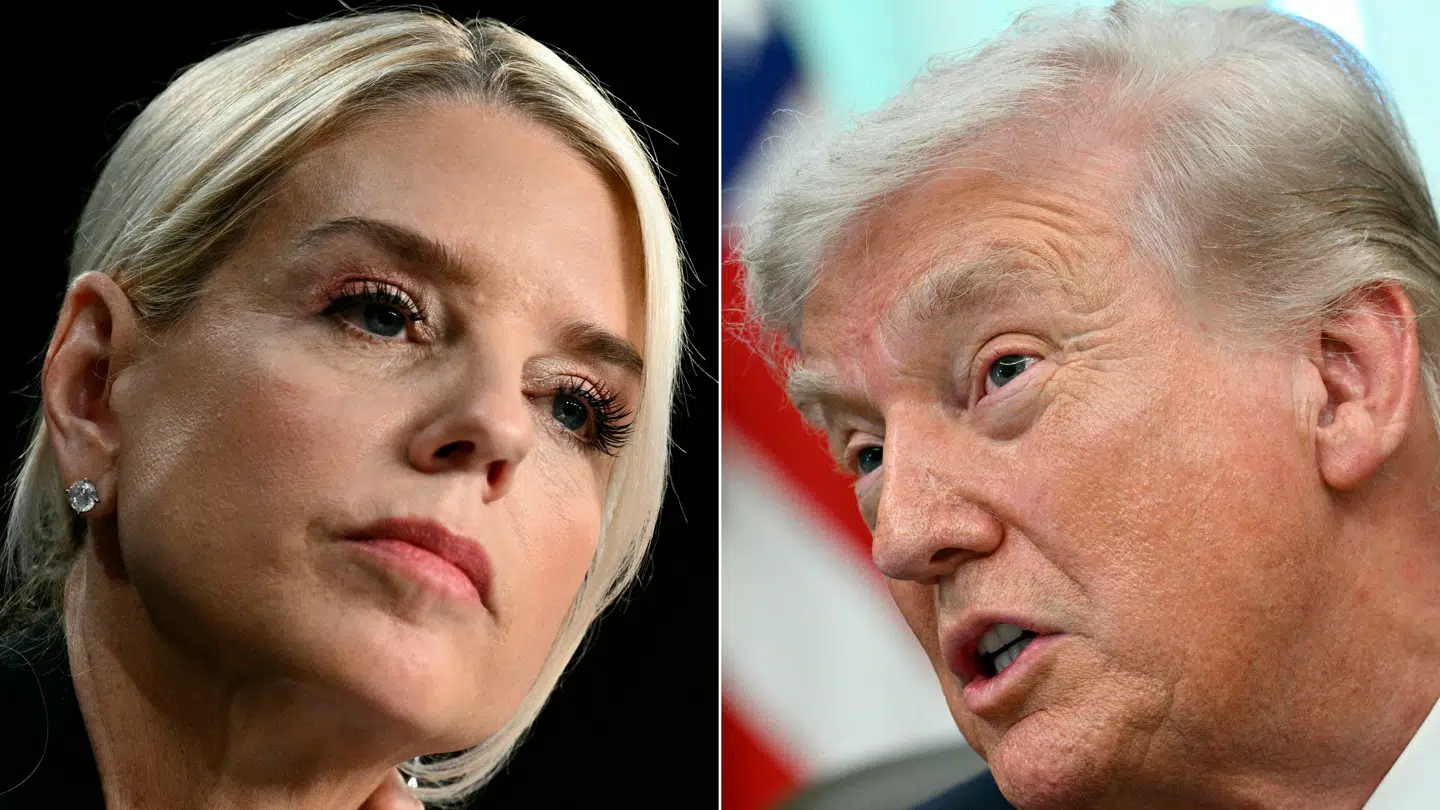 Donald Trump bekræfter nu på Truth Social, at justitsminister Pam Bondi stopper i den stilling.