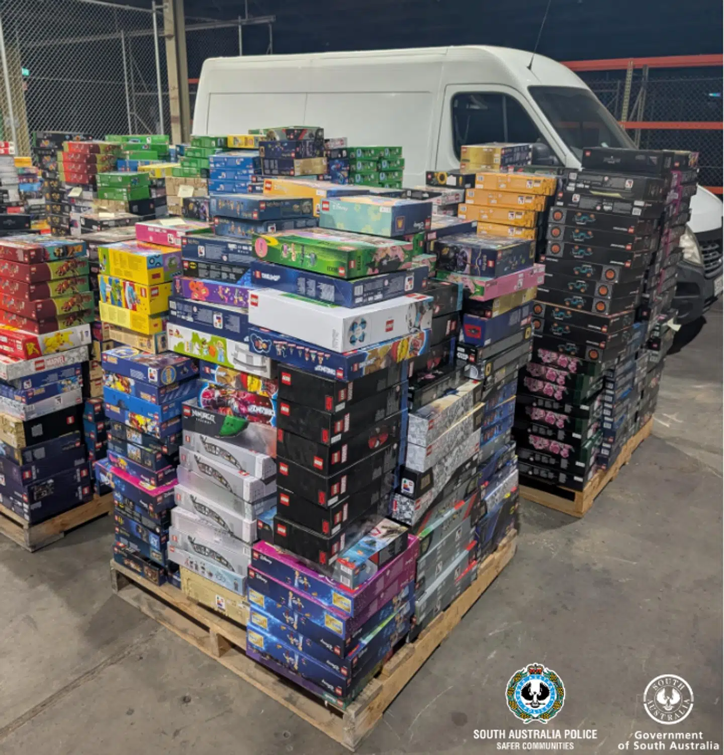 Her ses bare noget af det LEGO, der formodes at være blevet stjålet.