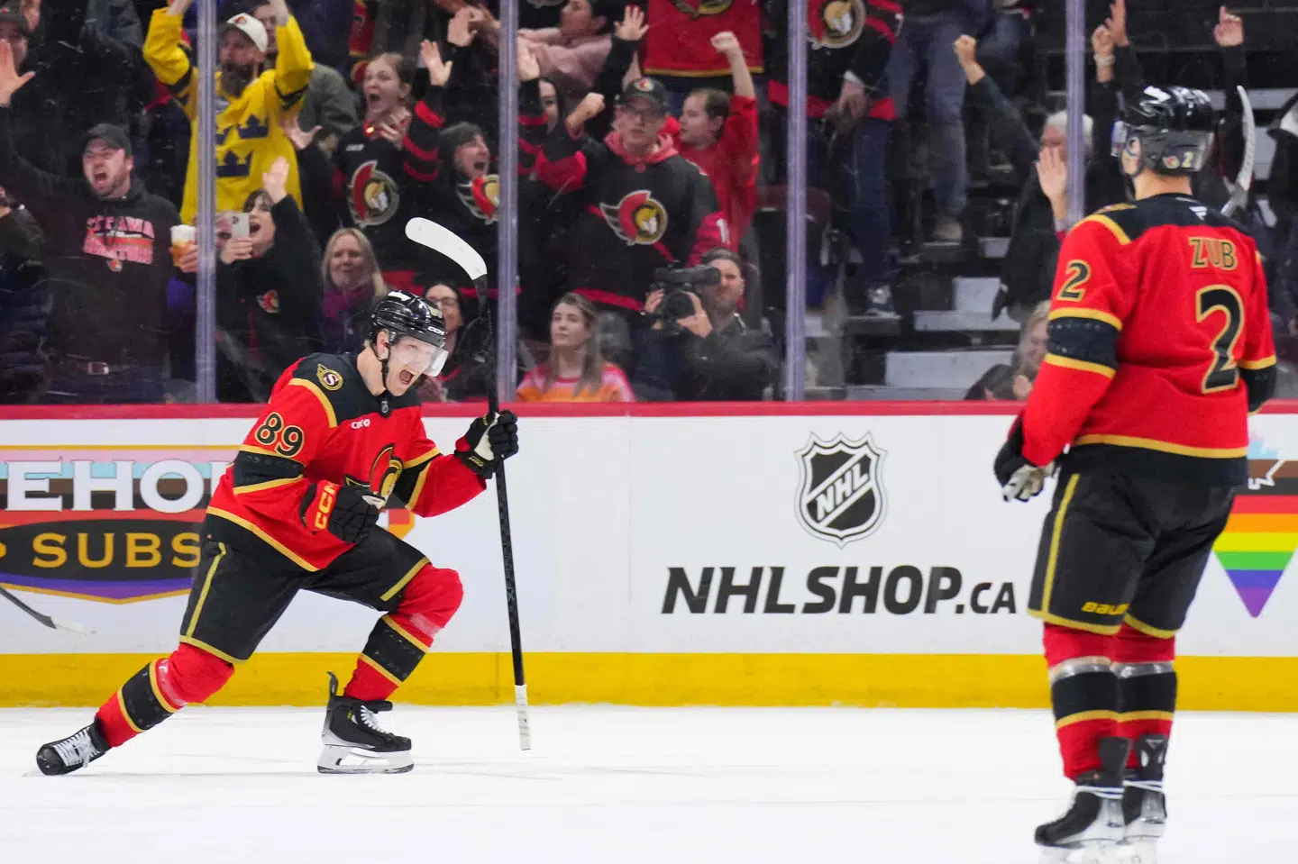 Lars Eller jubler over sin scoring til 2-1 mod Buffalo Sabres, der indtager tredjepladsen i NHL's østlige konference.