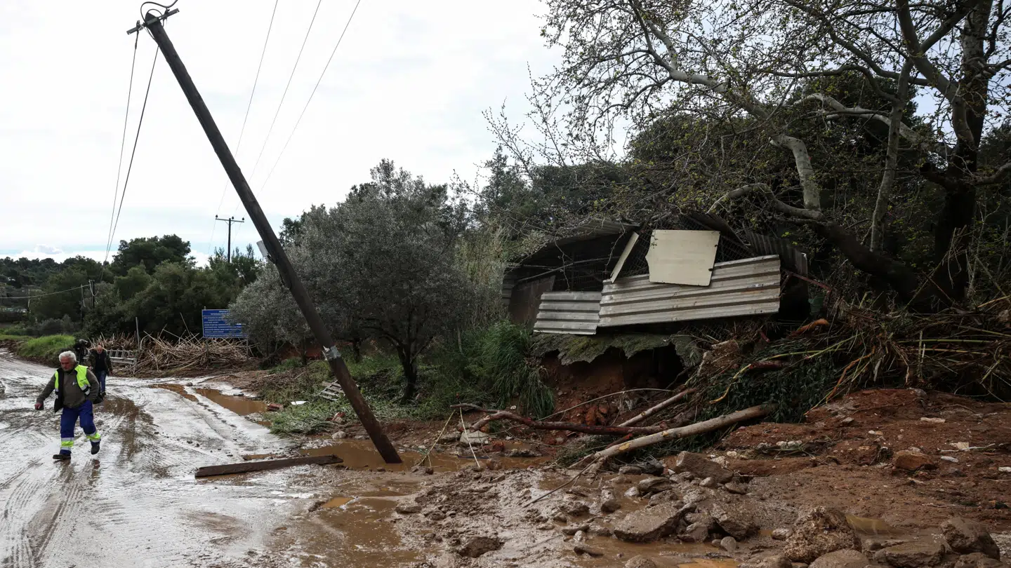 Stormen Erminio raser lige nu i Grækenland.