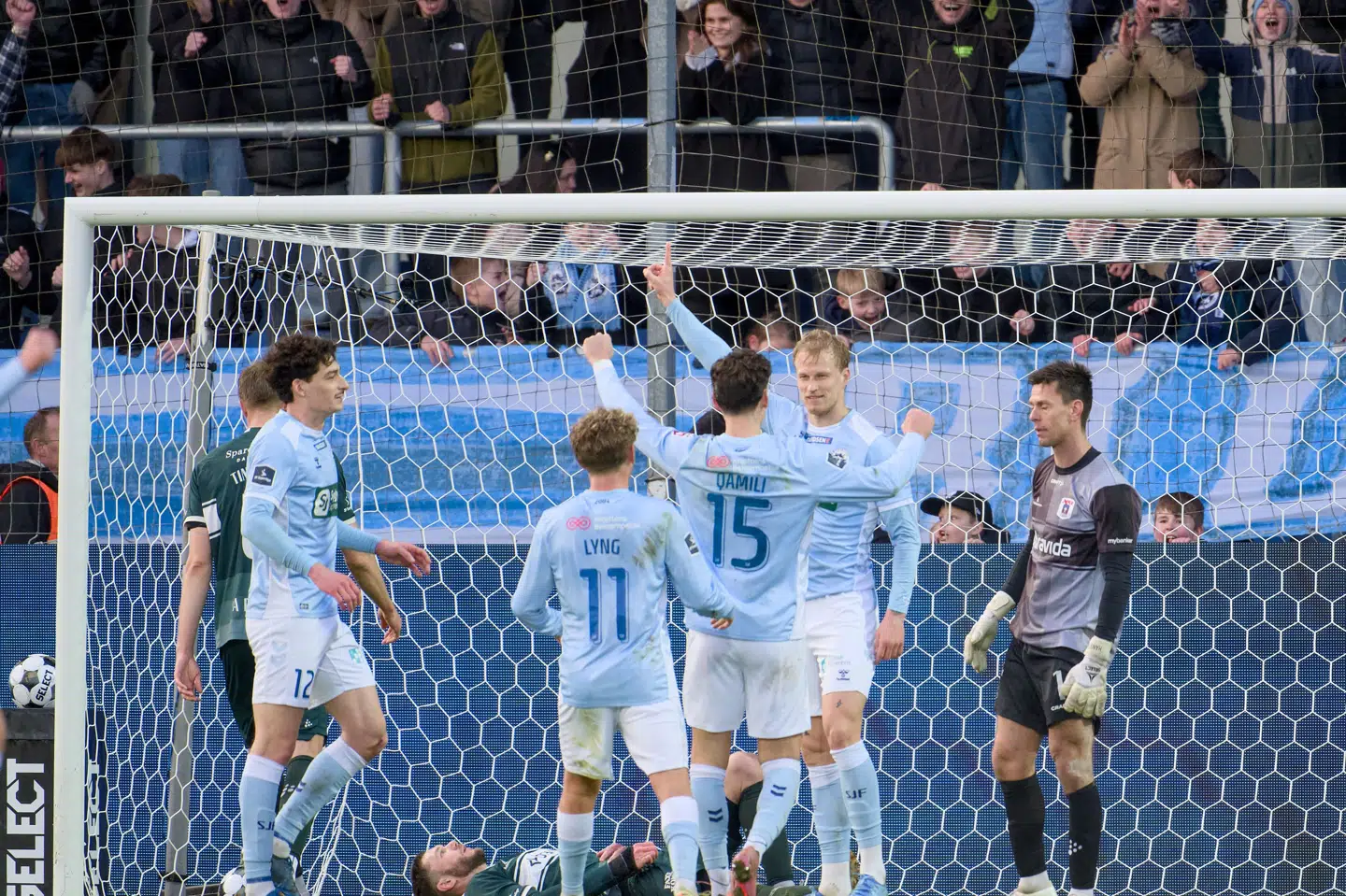 Sønderjyske har satset på sportslig udvikling over kortsigtet økonomi. Nu er sønderjyderne med i toppen af Superligaen med mulighed for europæisk deltagelse. (Arkivfoto).