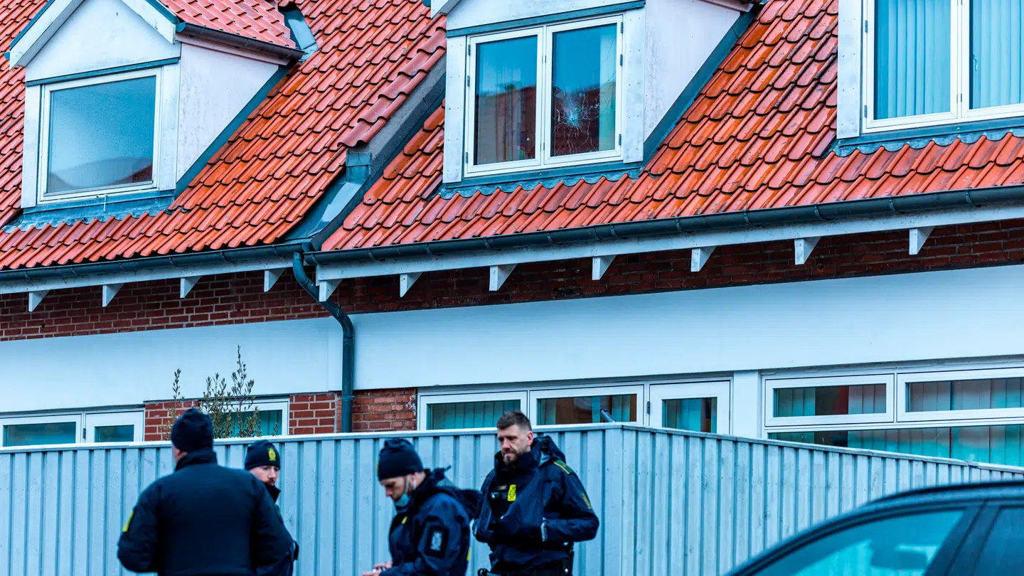 To lejligheder på Kastruplundgade i Kastrup blev ramt af skud.