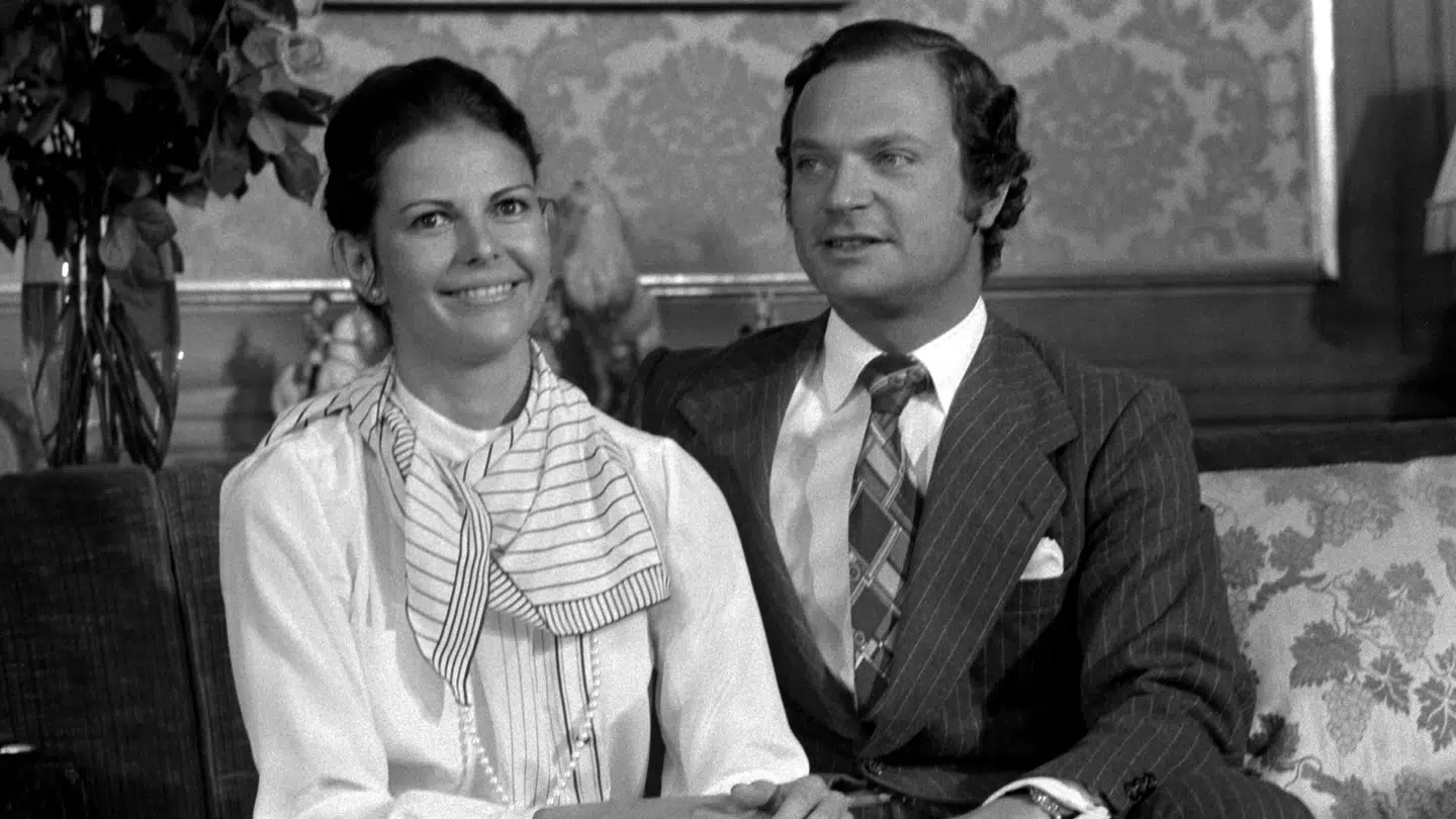 På Stockholm Slot i 1976 præsenterede Kong Carl Gustaf sin forlovede, Silvia Sommerlath.