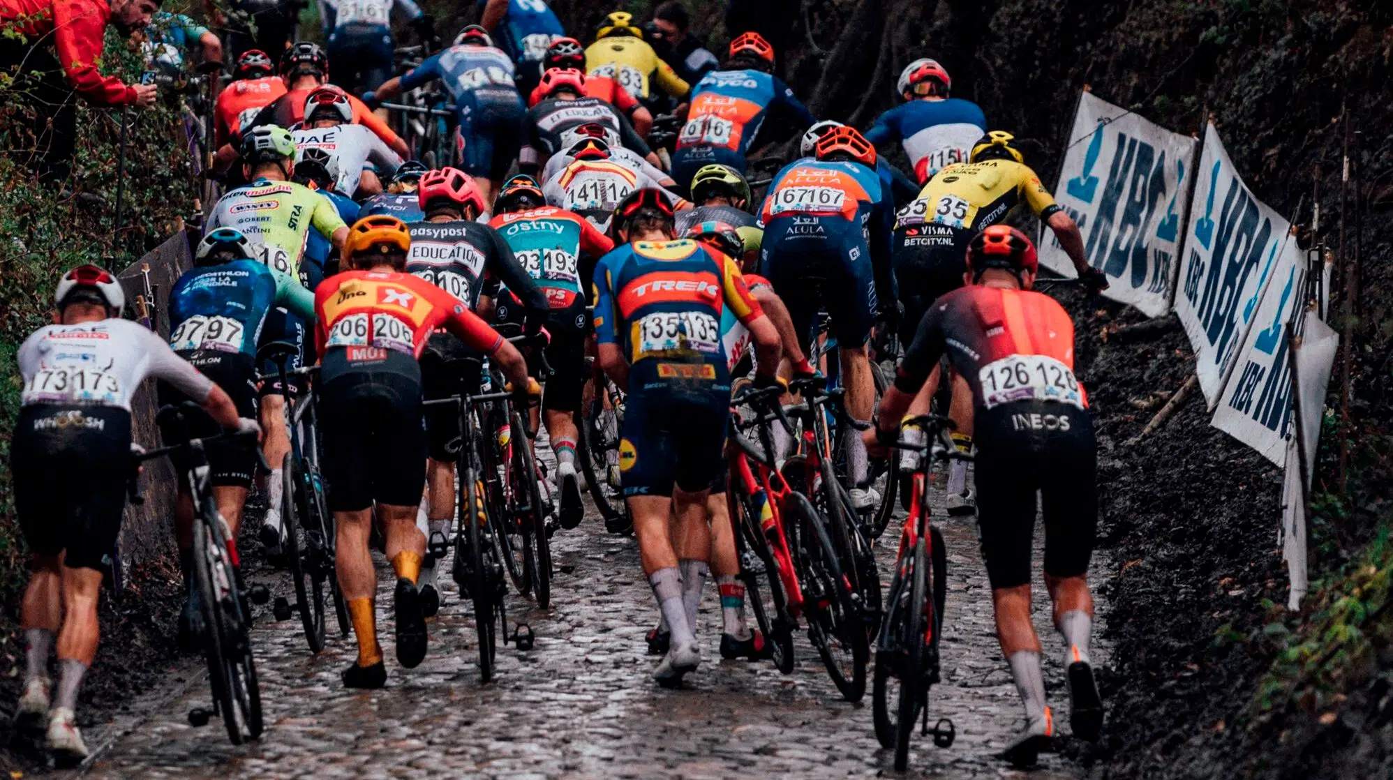 Video vækker opsigt: Drama på Koppenberg forud for Flandern Rundt