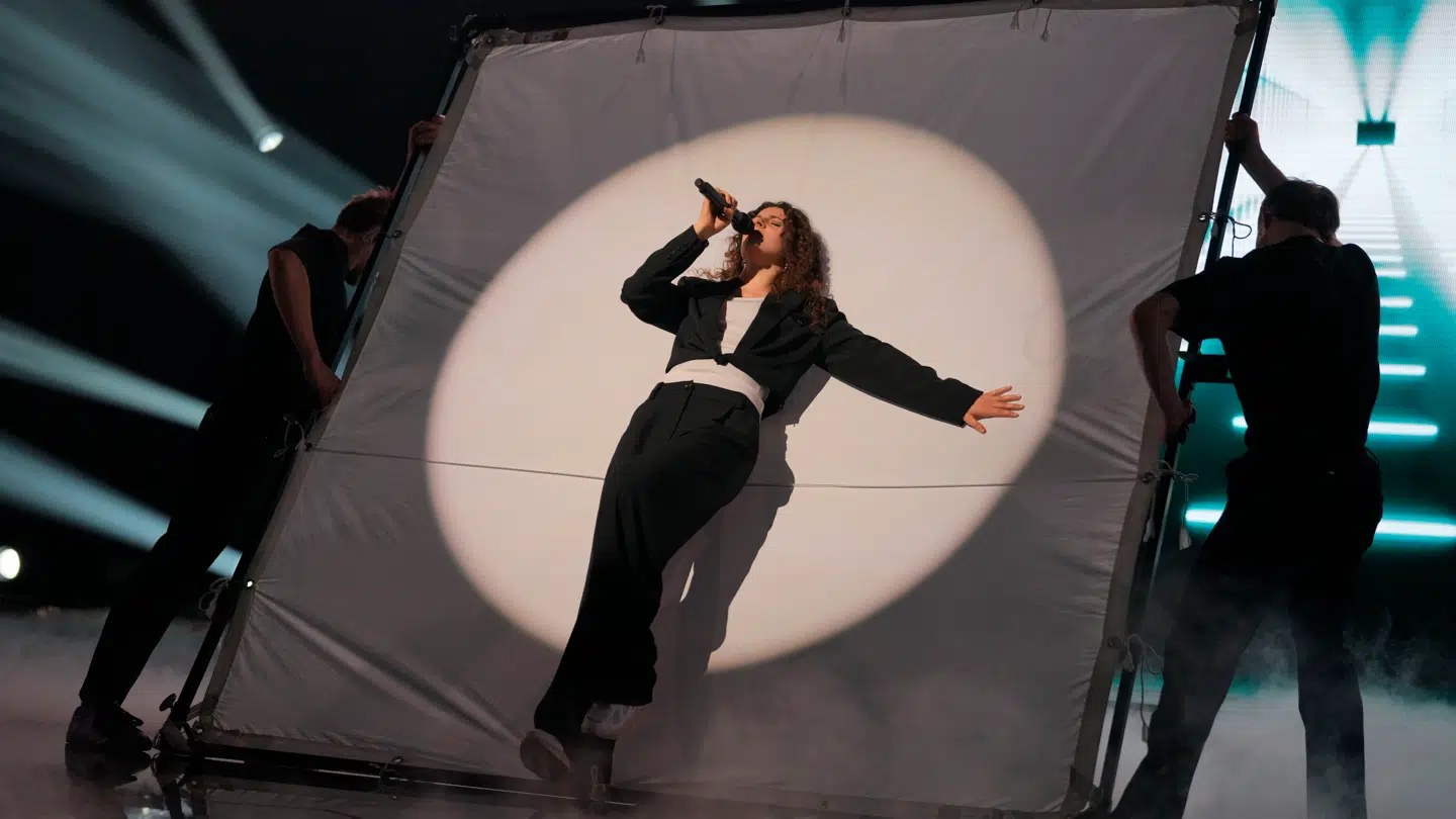 Ella Sophia under sin optræden med Bruno Mars-nummeret 'Locked Out of Heaven'.