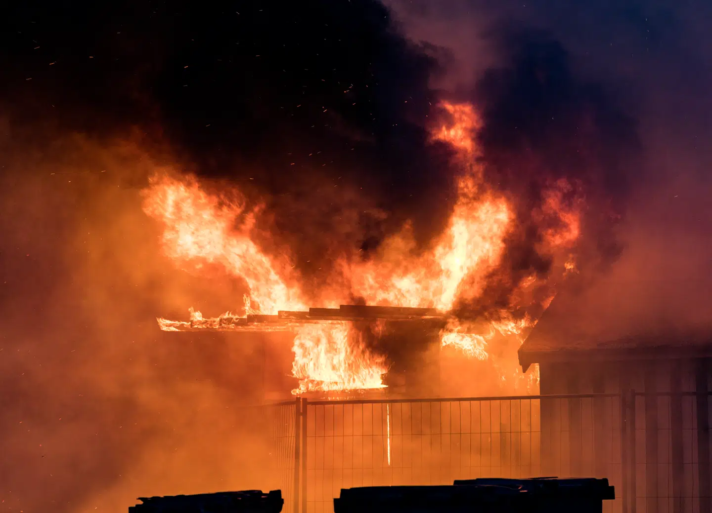 Kraftig brand på Refshalevej i København lørdag morgen den 4. April 2026.