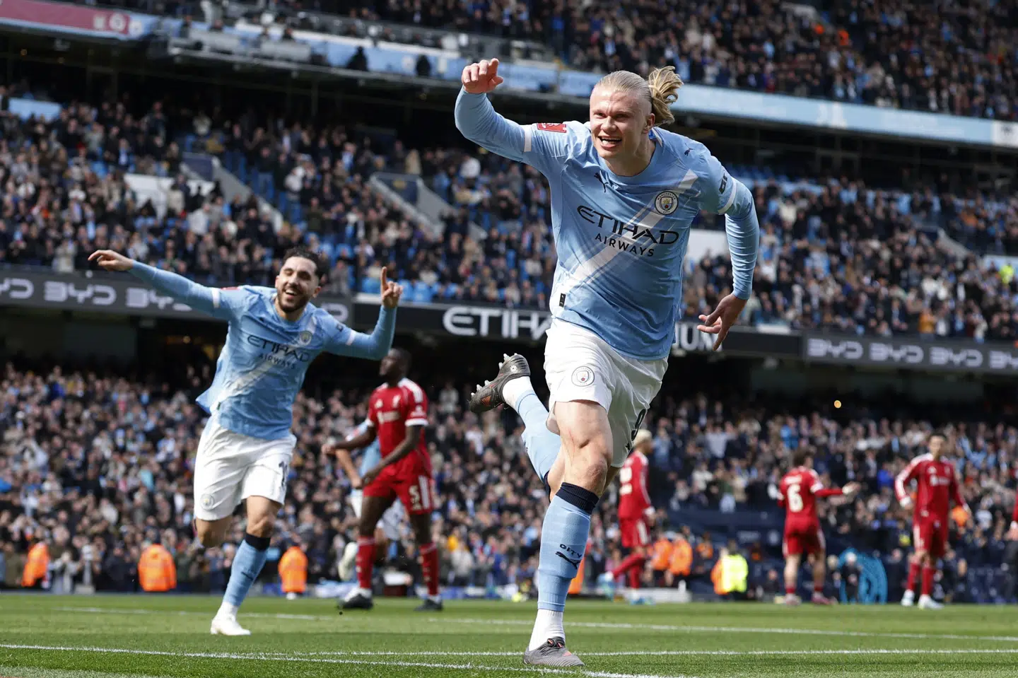 Manchester Citys Erling Haaland bombede Liverpool i sænk i FA Cup-kvartfinalen.