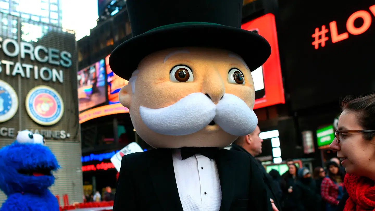 Mr. Monopoly er et af Hasbros varemærker.