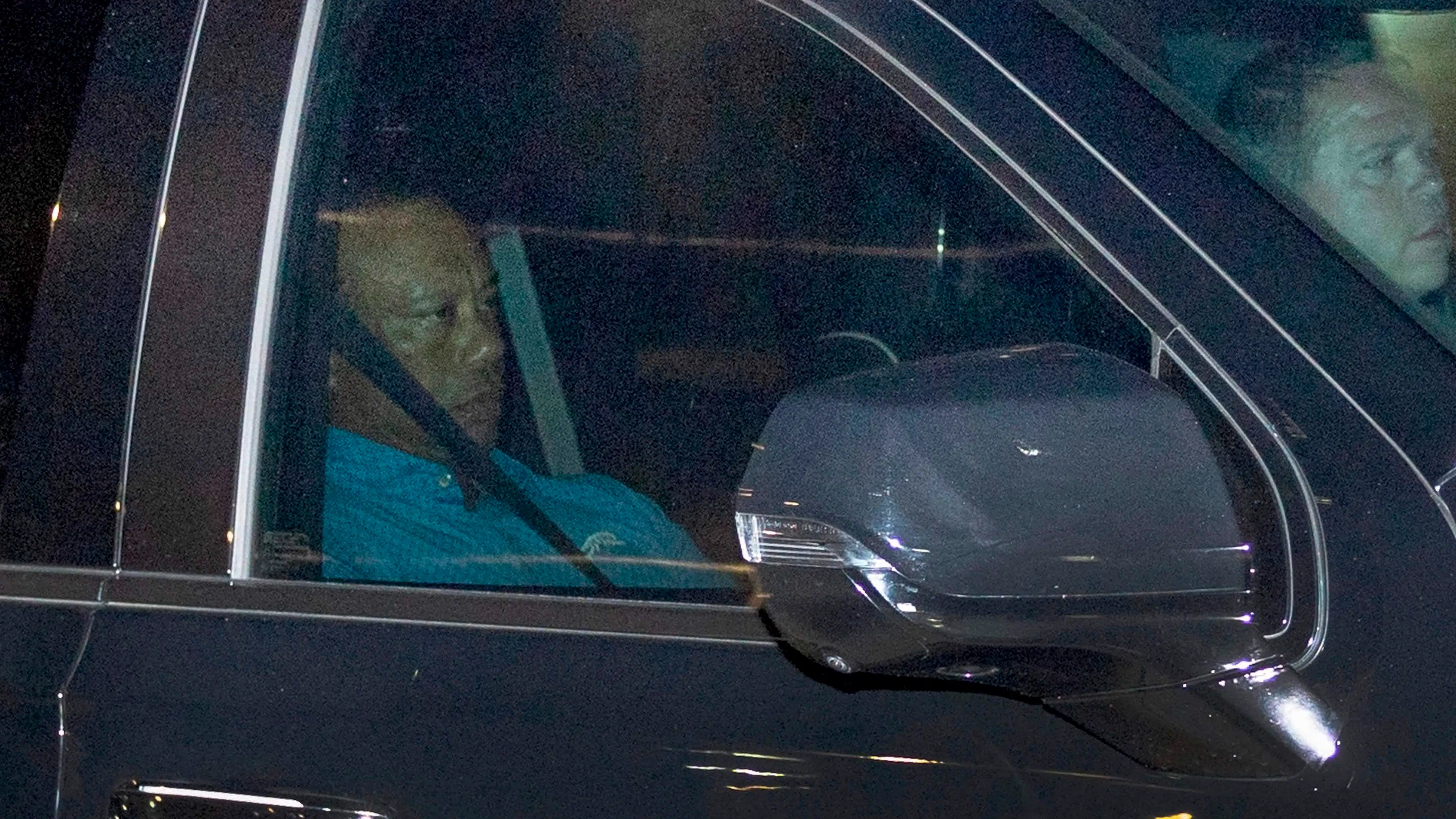 Alle taler om det: Legendens skandale fylder alt