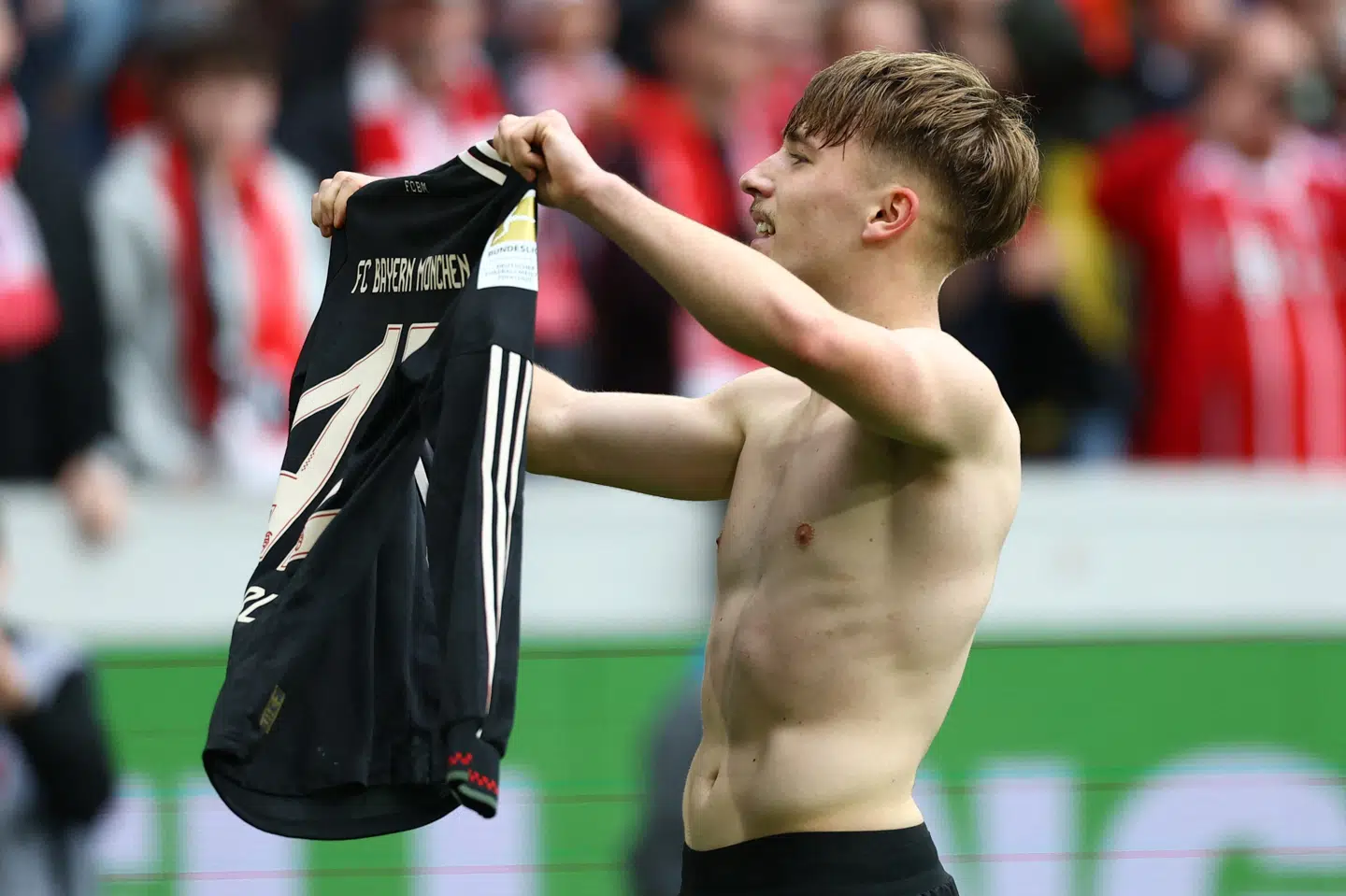 Lennart Karl jubler efter scoringen til 3-2 mod Freiburg.