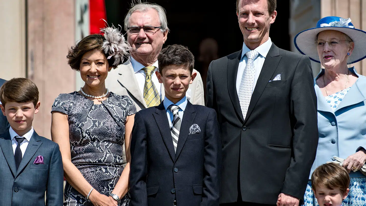 En meget ung grev Nikolai flankeret af sin bedstefar, Prins Henrik.