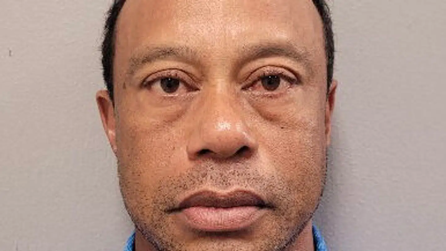 Billedet er taget efter Tiger Woods blev anholdt for at have kørt bil påvirket.