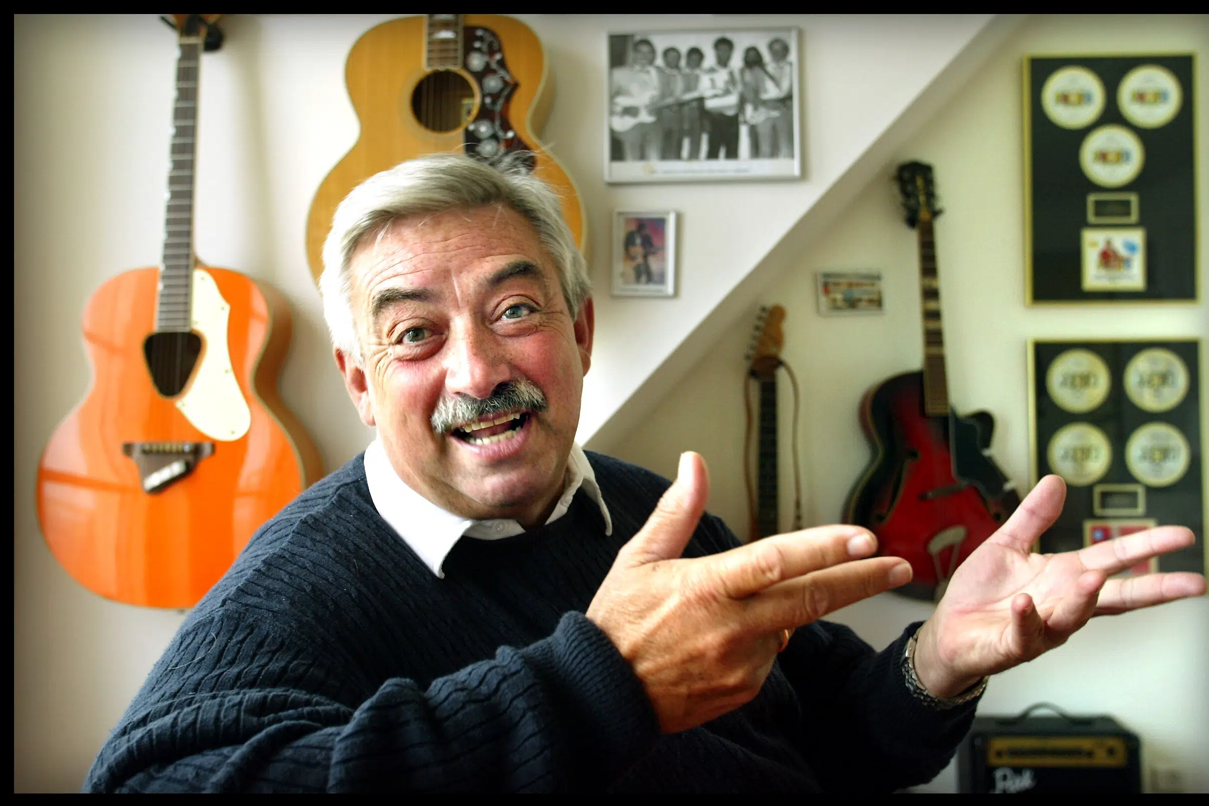 BLÅ BOG: Johnny Reimar har solgt over en million plader