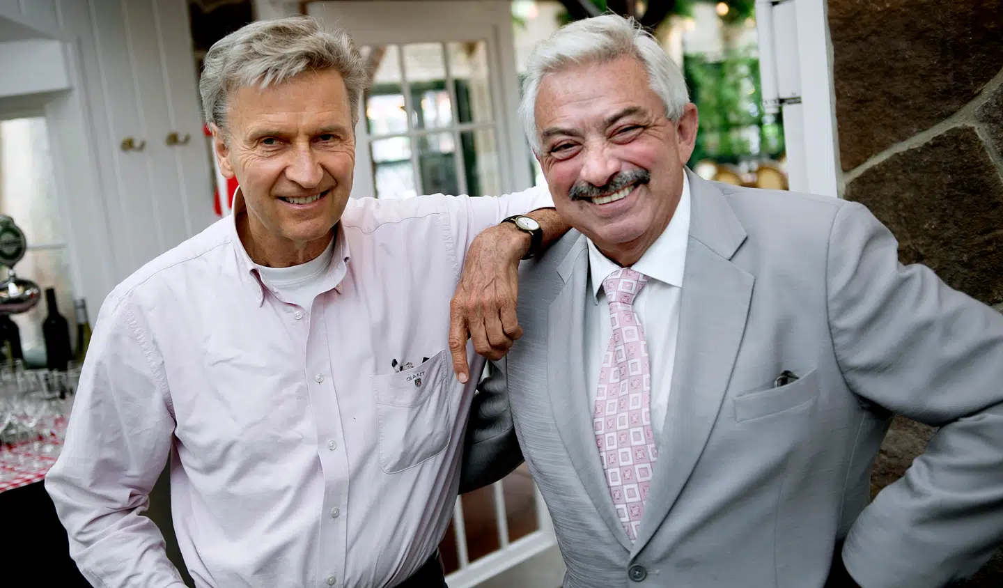 Jørgen de Mylius og Johnny Reimar havde et nært venskab gennem mere end 60 år. Her ses de til Johnny Reimars 70-års fødselsdag for 13 år siden på Restaurant La Collina i Dyrehavsbakken i Charlottenlund.