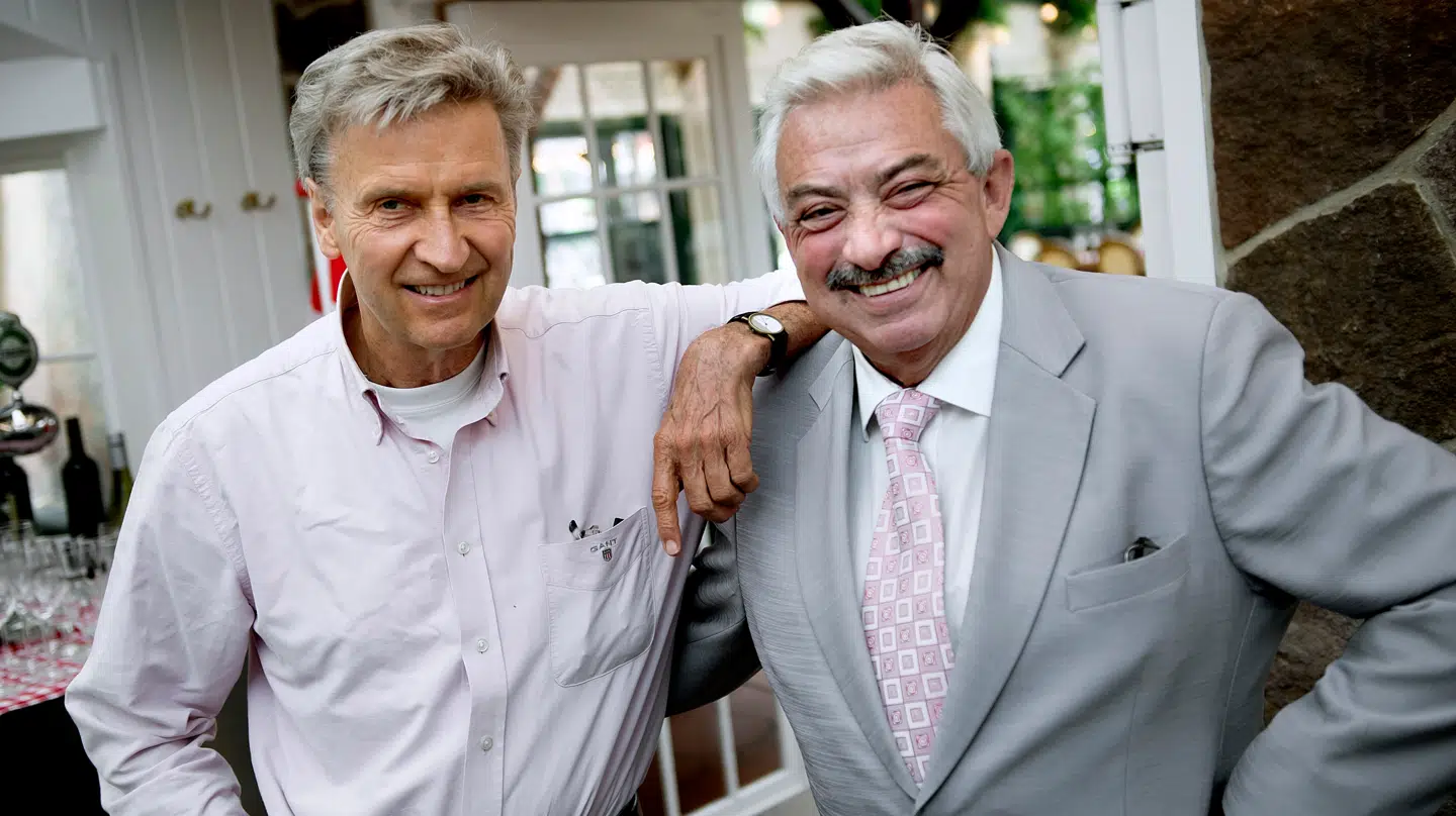 Jørgen de Mylius og Johnny Reimar havde et nært venskab gennem mere end 60 år. Her ses de til Johnny Reimars 70-års fødselsdag for 13 år siden på Restaurant La Collina i Dyrehavsbakken i Charlottenlund.