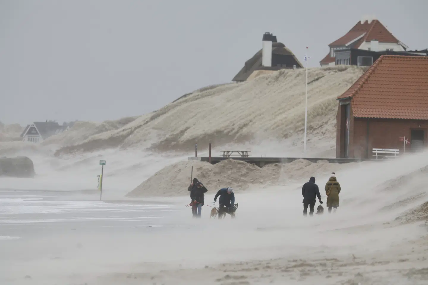 Stormen Dave er søndag gået i land. Billedet er fra Løkken i Nordjylland.