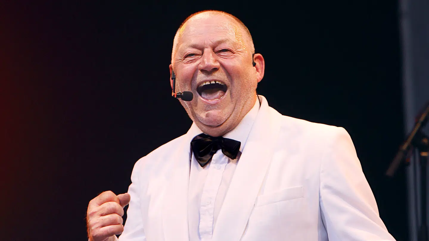 Mange husker nok Troels Trier for hans sjove og sprælske optrædener. Som på Skanderborg Festival tilbage i 2007 med kunstnerkollektivet Røde Mor.