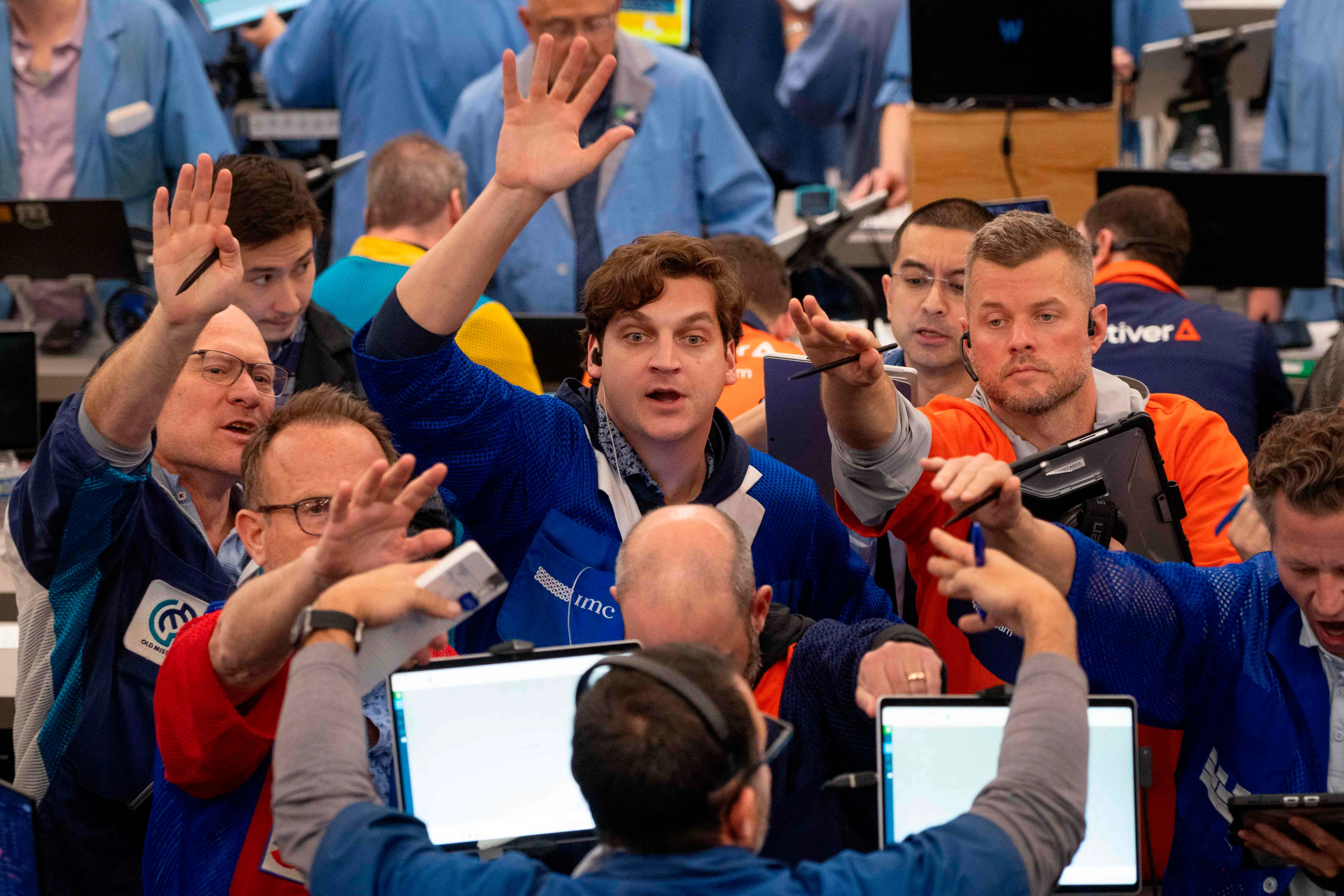 Den vigtigste oliepris steg til det højeste siden finanskrisen. Nu øges produktionen. Ekspert kalder det en »dråbe i havet«