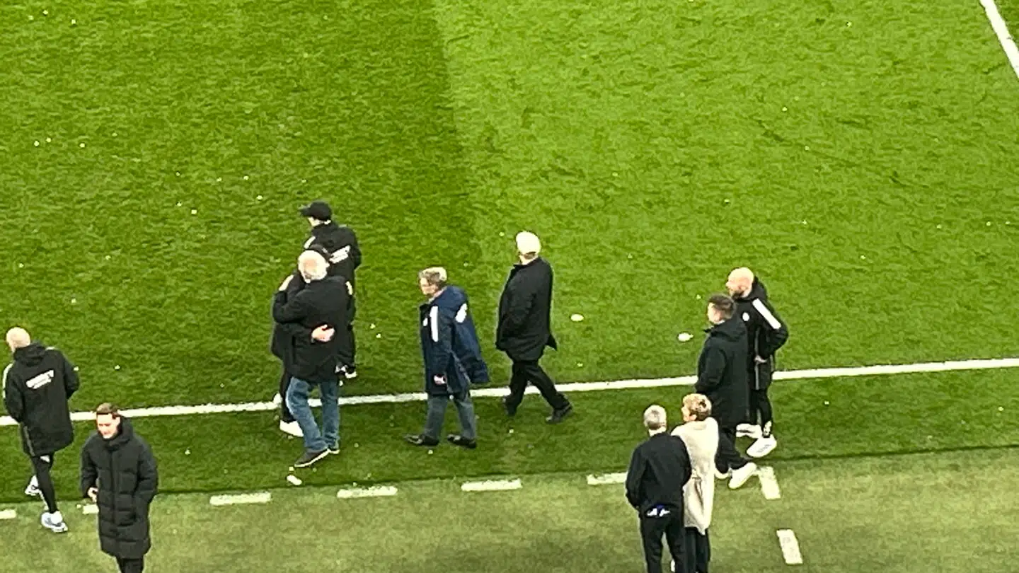 De høje herrer stod i kø for at kramme Svensson.