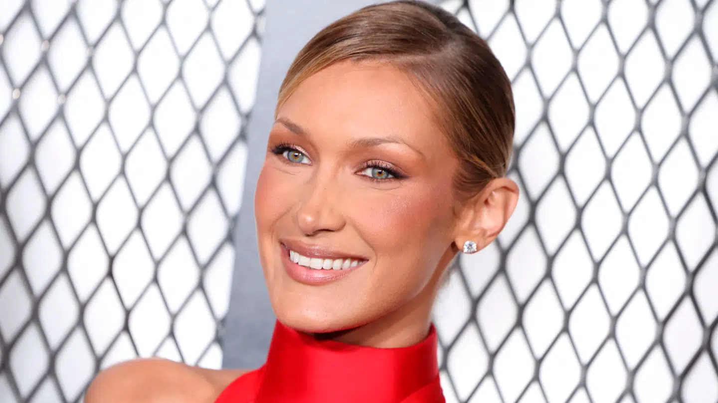 Topmodellen Bella Hadid nævnes også i Epstein-filerne, i forbindelse med søsteren Gigi Hadid.