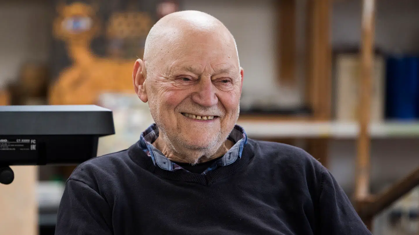 Multikunstner og sanger Troels Trier er død i en alder af 86 år.