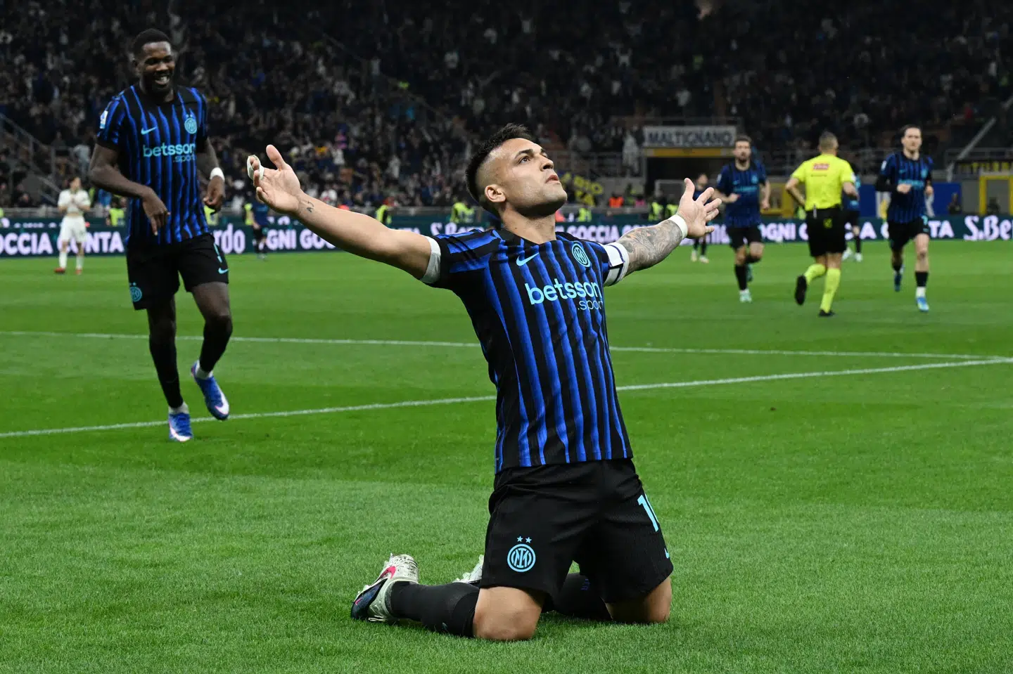 Lautaro Martinez scorede to gange, da Inter sendte Roma hjem mod hovedstaden med et stort nederlag.