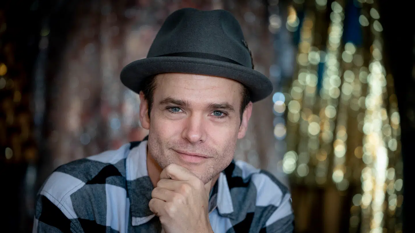 Danser og skuespiller Silas Holst mærkede også stormen 'Dave's' rasen søndag.