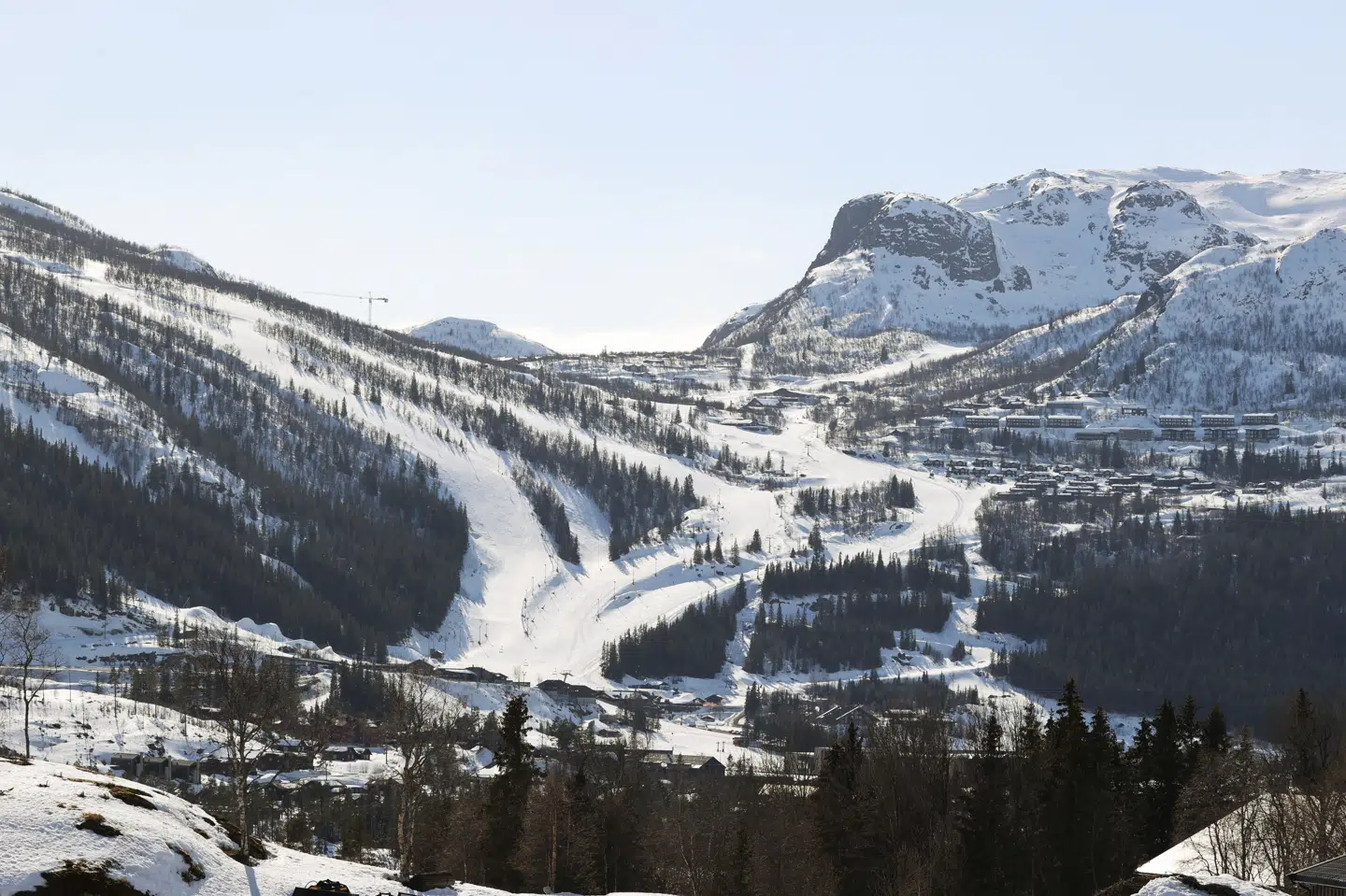 To personer er mandag omkommet i forbindelse med et sneskred i det populære skiområde Hemsedal i Norge. Lavinen rev i alt fire personer med sig. (Arkivfoto).