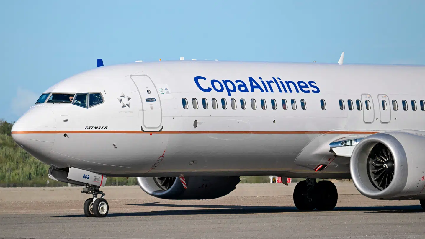 Kvinde gik i fødsel kort efter flyet landede.