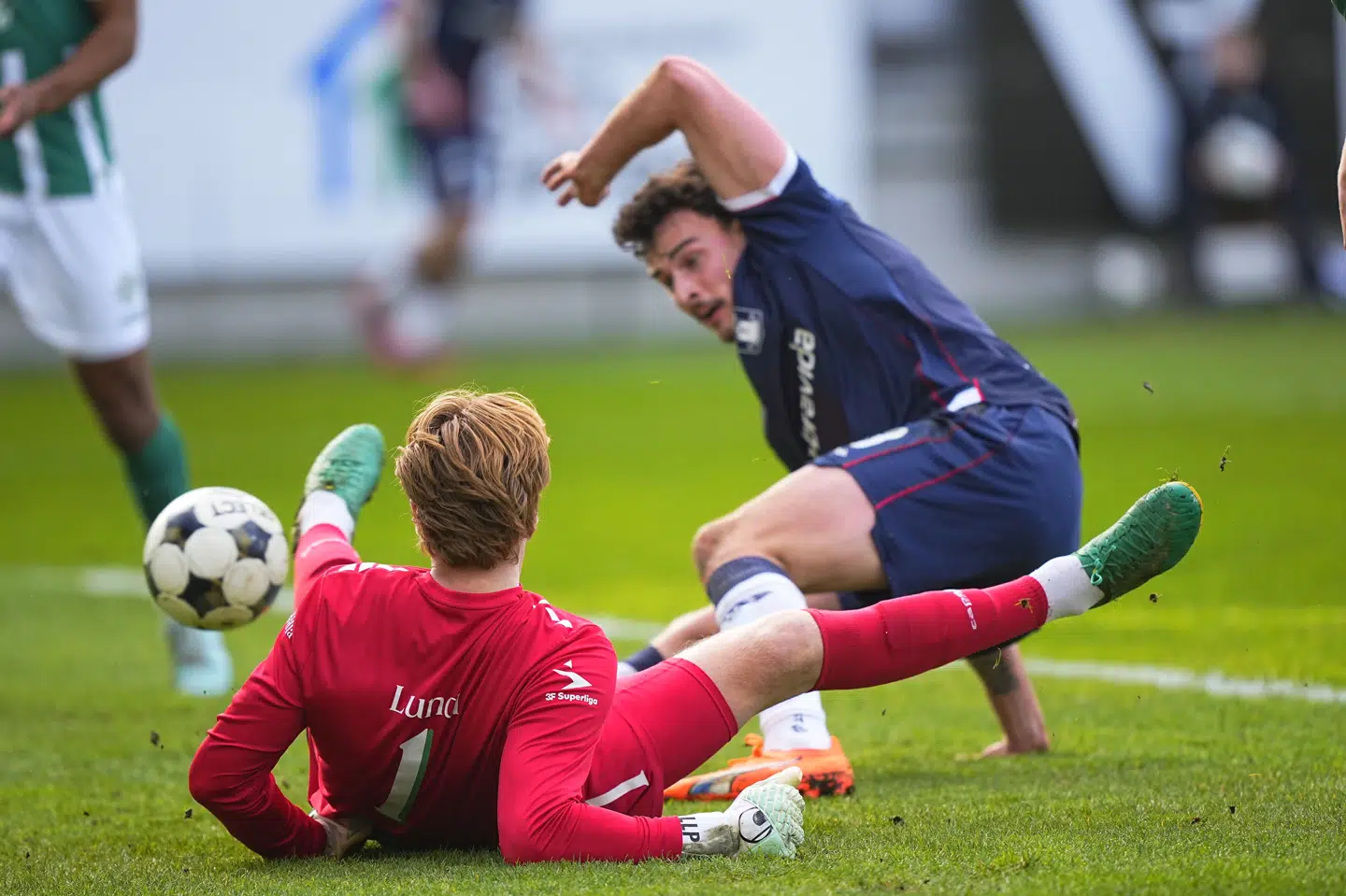 Viborg FF-keeper Lucas Lund lavede en stor målmandsfejl i første halvleg, som AGF-angriberen Janni Serra udnyttede til at score.
