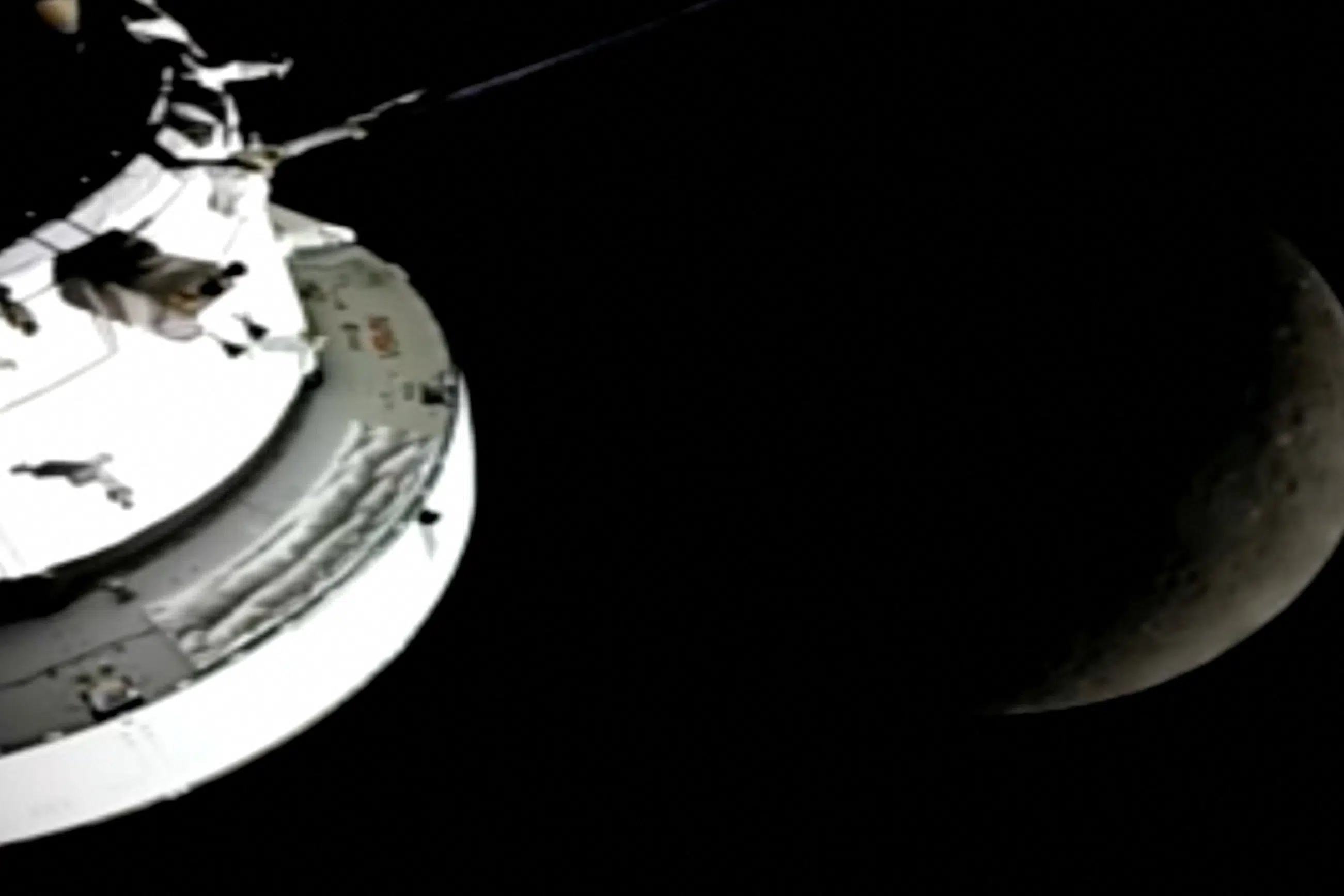 Astronauter på månemission sætter rekord for afstand til Jorden