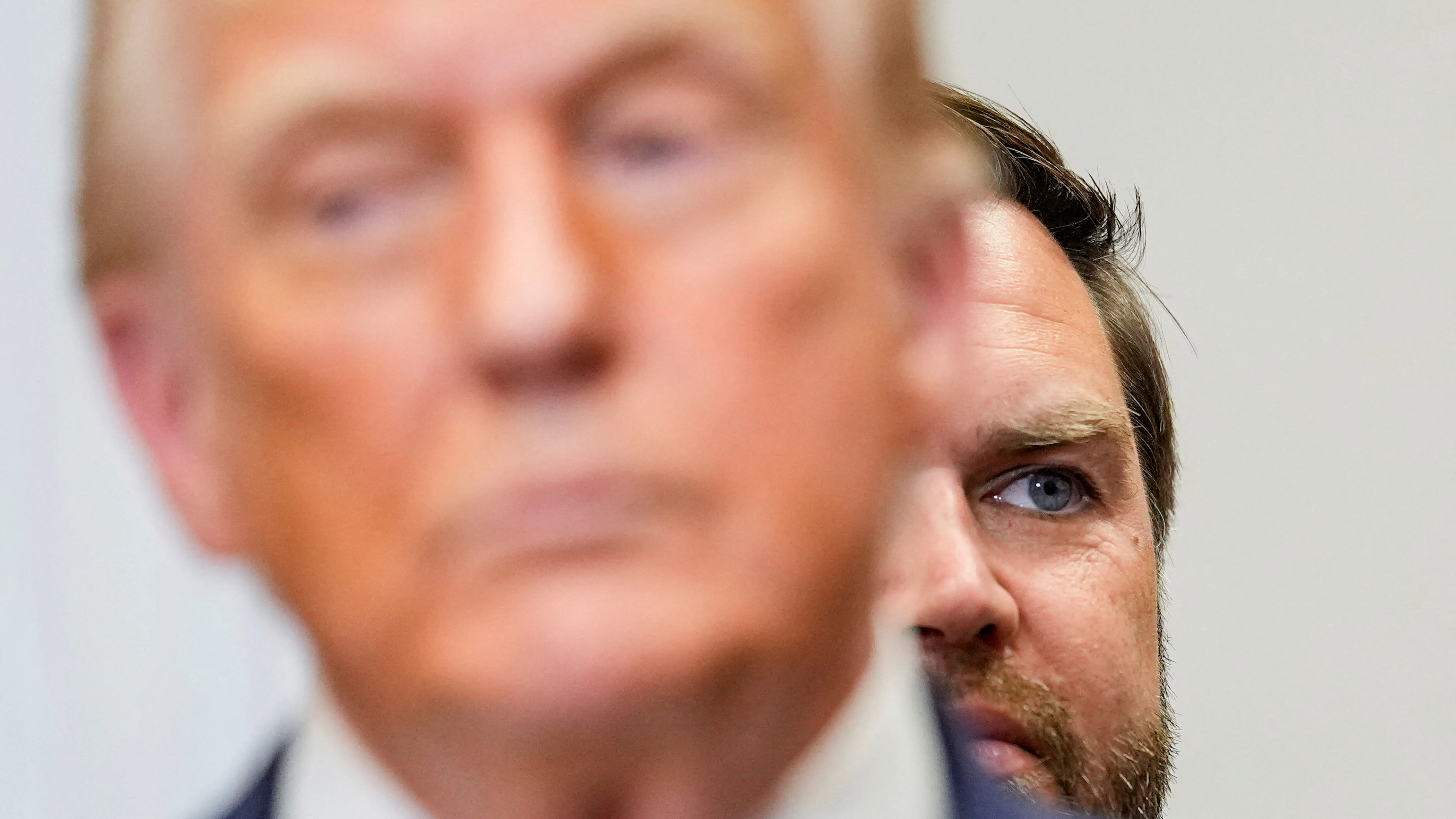 Små sprækker mellem Trump og Vance: Iran-krigen viser første splittelse