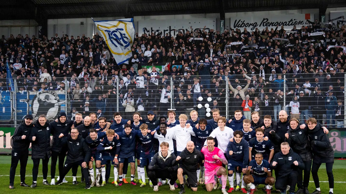 Mandag tog AGF et nyt skridt mod guldet med en 2-1-sejr i Viborg.