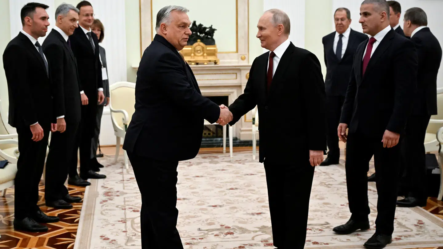 Viktor Orbán har længe plejet et fint forhold til den russiske præsident, Vladimir Putin. Her ses de i november 2025.