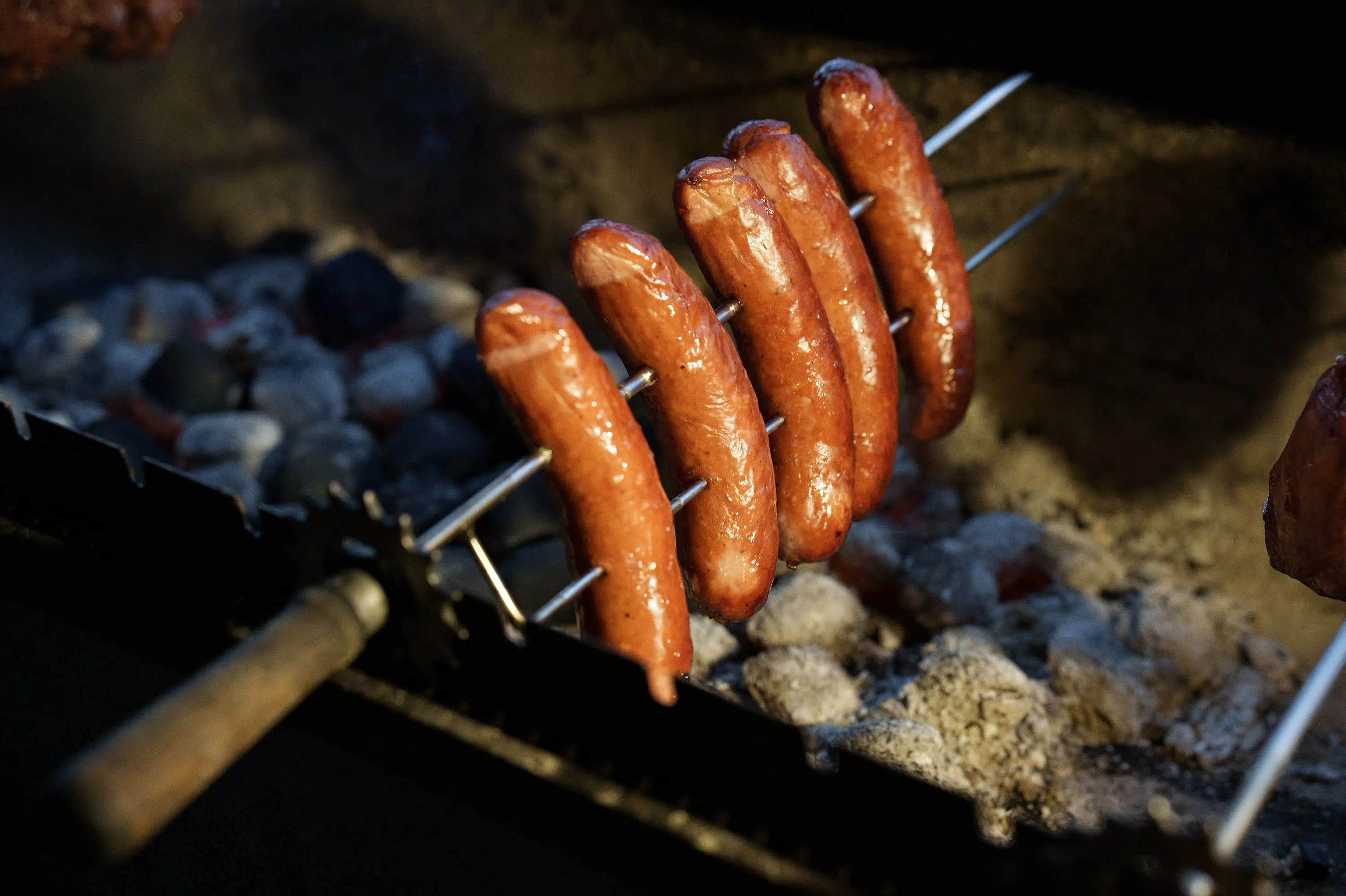 Langelænder tilbagekalder grillpølser grundet risiko for ost