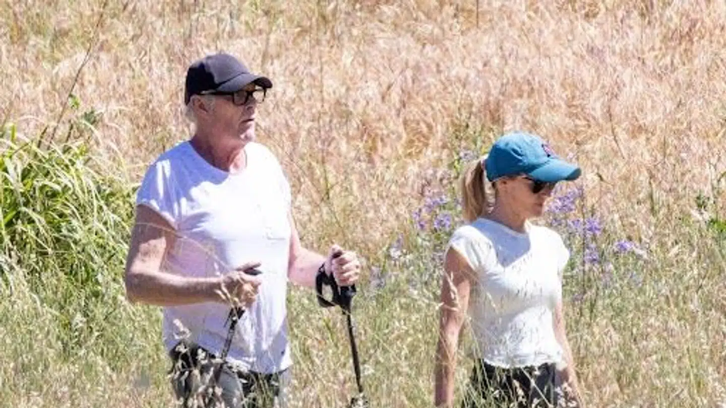 David Hasselhoff og hans kone, Haley Roberts, på en gåtur i Calabasas, Californien.