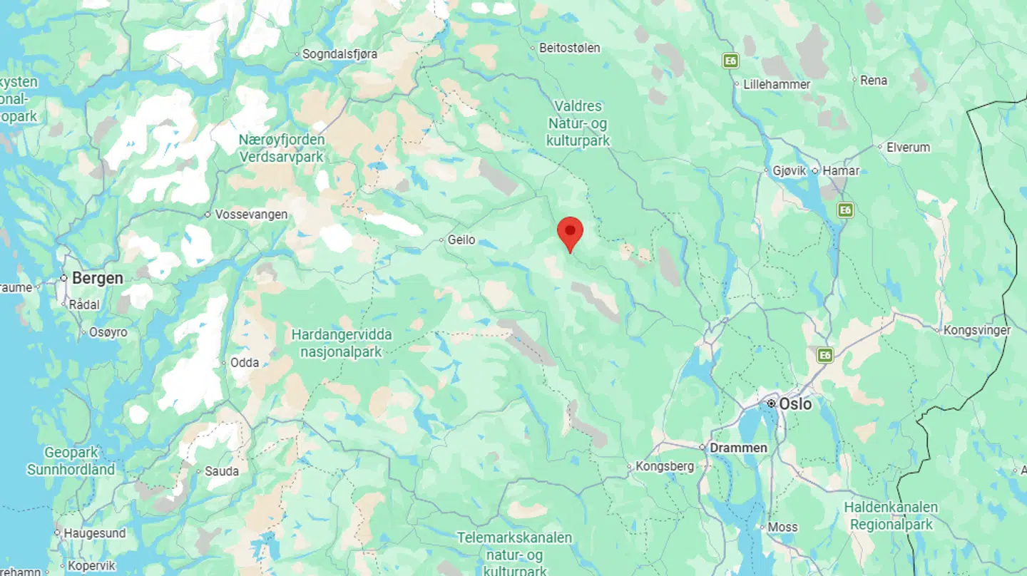 Det er her på den gamle Bromma station, at det brændende tog holder på standby.