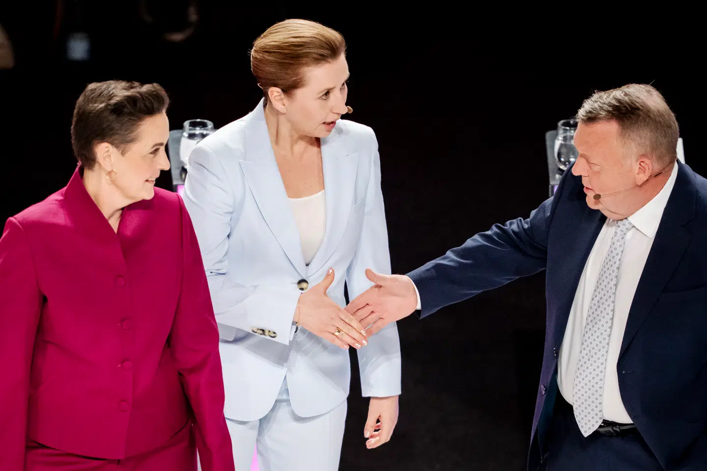 Regeringsforhandlinger fortsætter, og tirsdag kom Pia Olsen Dyhr (SF) med et tilbud om formueskatten. Men Lars Løkke Rasmussen opfordrer Venstre og Konservative til at »træde i karakter«.