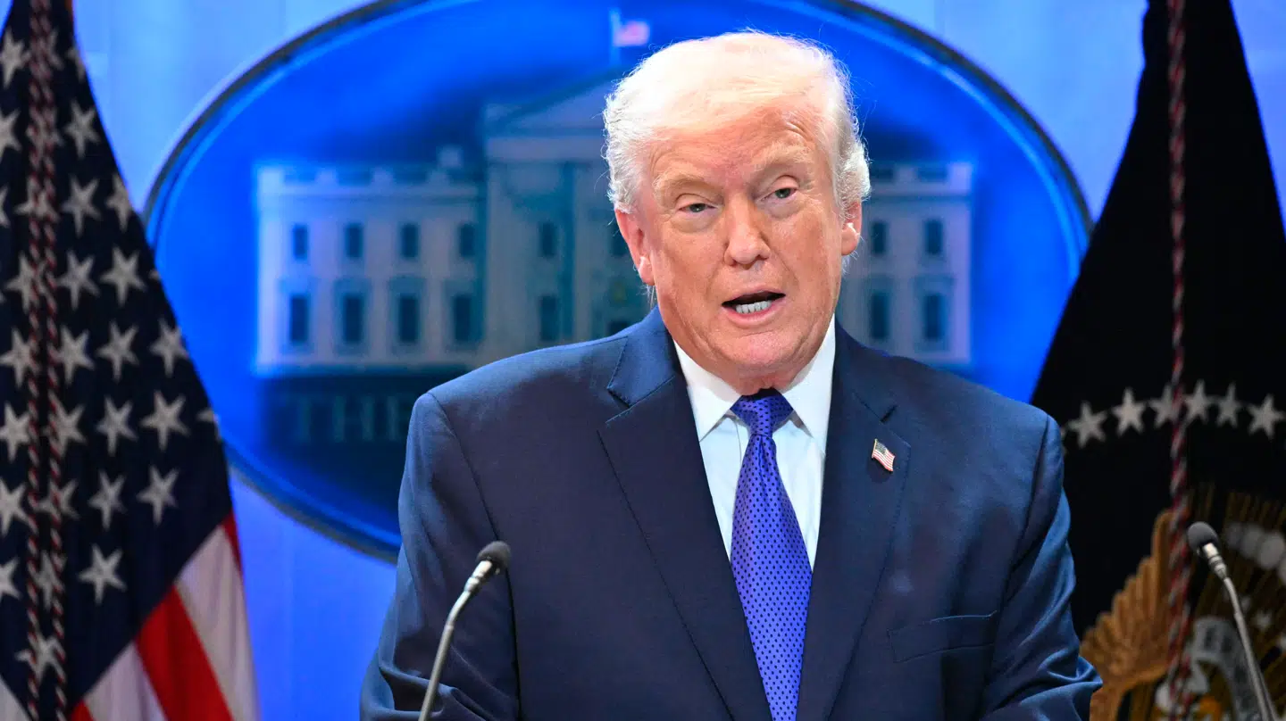 Våbenhvilen mellem USA og Israel på den ene side og Iran på den anden blev indgået i sidste sekund. Våbenhvilen forudsætter ifølge den amerikanske præsident en åbning af Hormuzstrædet.