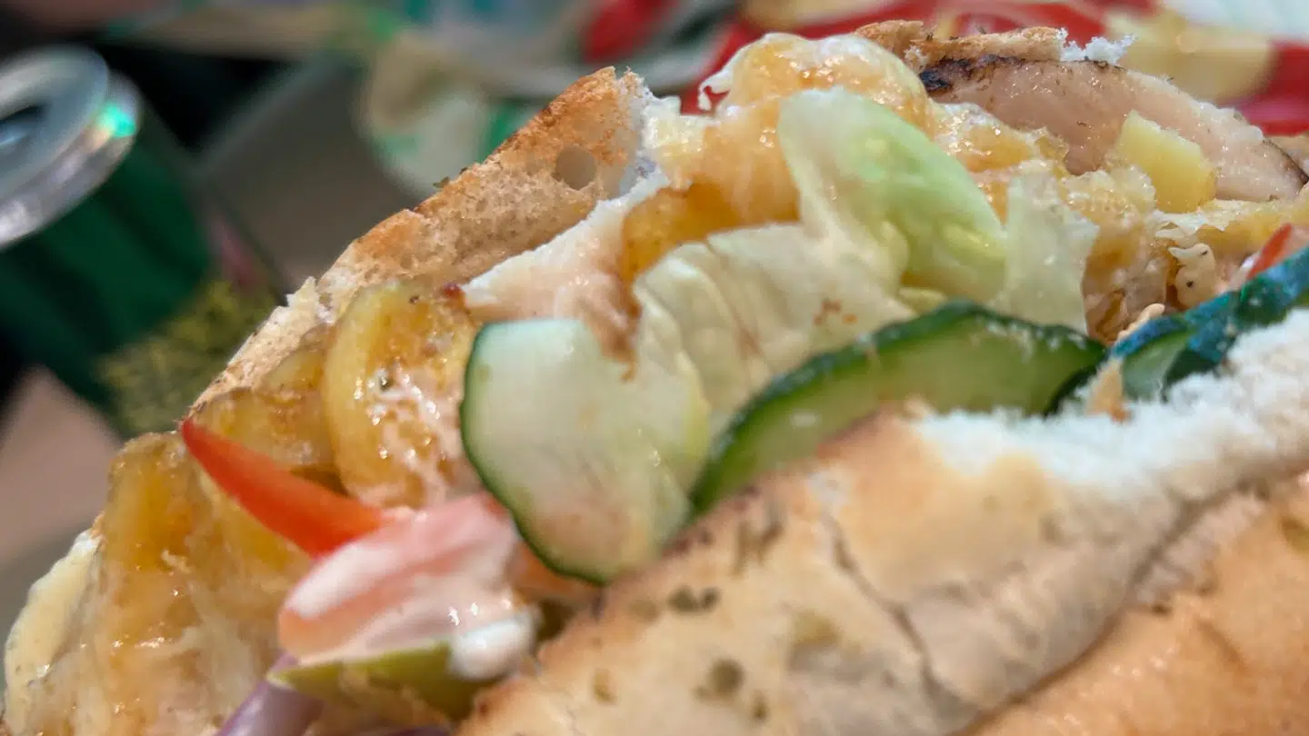 B.T.s anmelder har været på Subway for at spise en Furious Chicken med vaffelfritter.