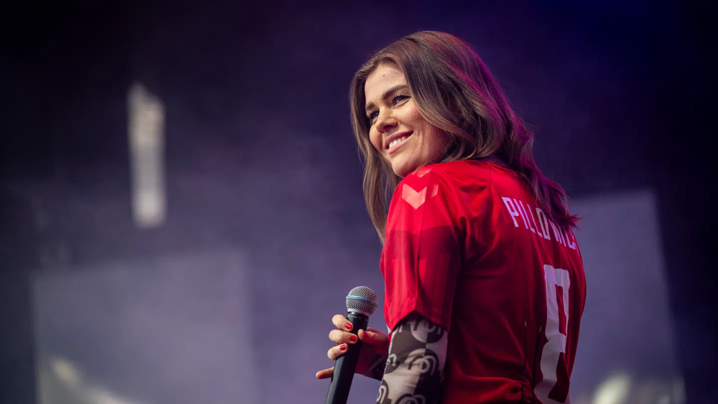 Pil var med til at synge fodboldlandsholdet afsted til EM i Tyskland i Tivoli 2024.