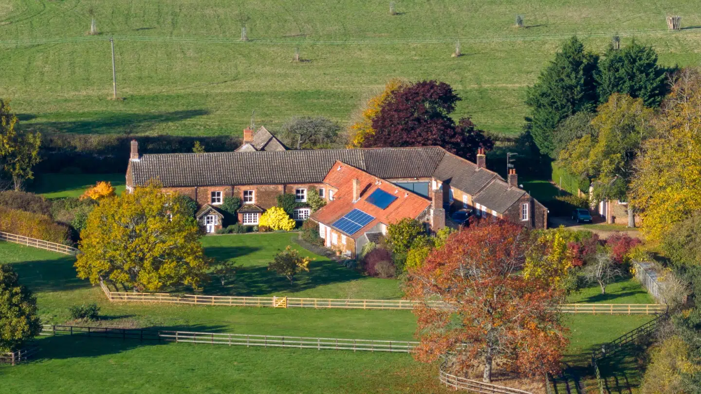 Nu er Andrew flyttet ind på Marsh Farm.