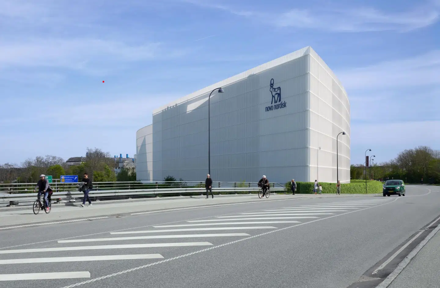 Novo Nordisk-byggeriet, som det eventuelt kan komme til at se ud set fra Nybrovej ved broen over Motorring 3.