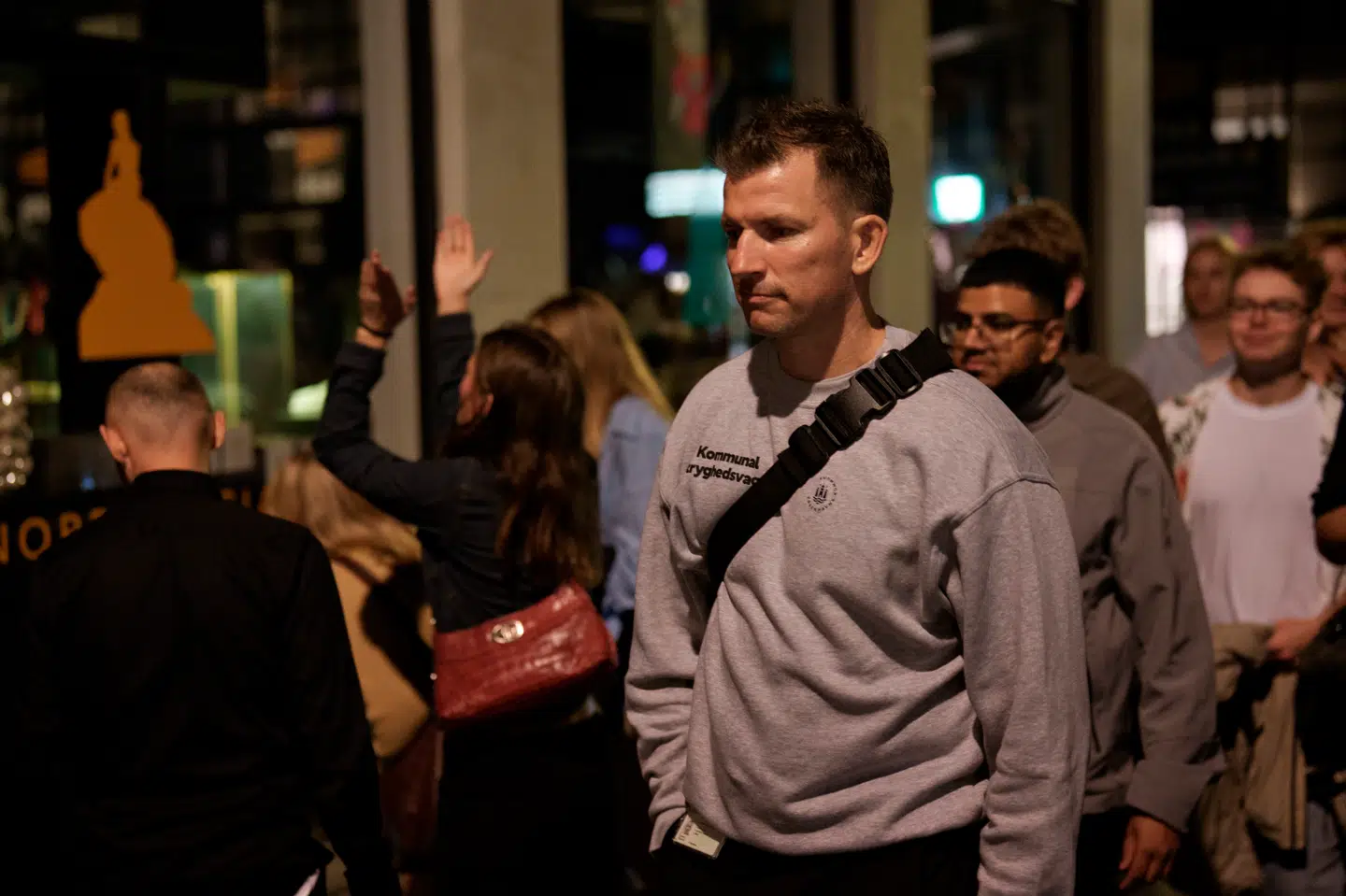 Vi må aldrig acceptere, at det at gå i byen i Danmark er præget af utryghed og frygt for at ende i en hospitalsseng, skriver Laurits Monefeldt. Her ses to tryghedvagter i det københavnske natteliv. Foto: Nicoline Kjems-Krognos