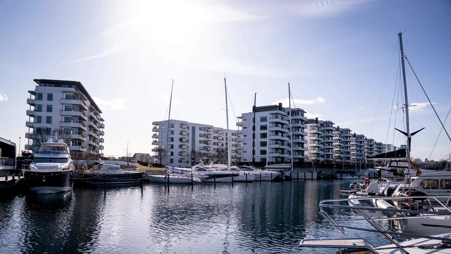 Tuborg Havn indeholder villakvarterer, parcelhuse og boligområder i Hellerup nord for København.