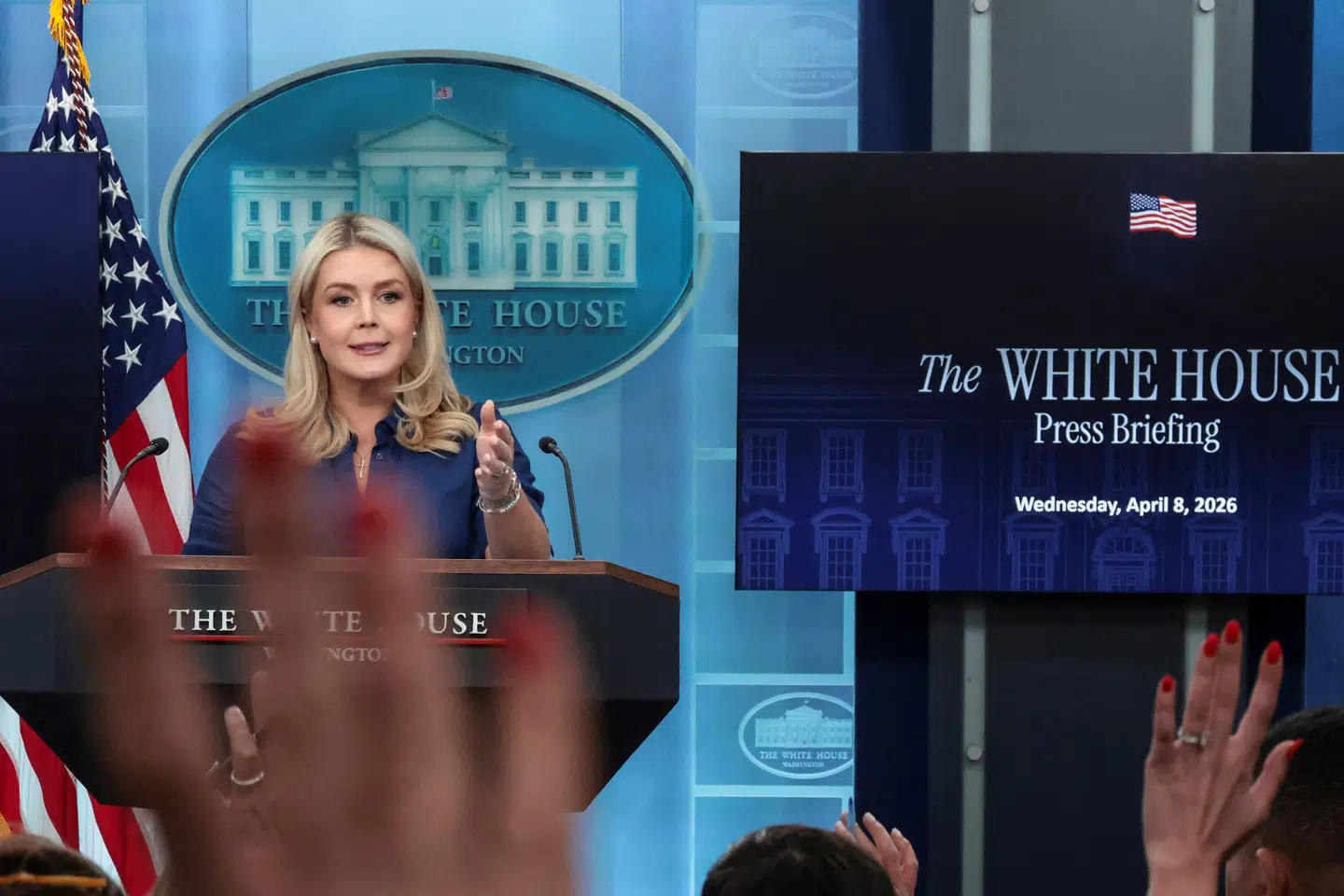 Talsperson for Det Hvide Hus Karoline Leavitt melder om forhandlinger lørdag.