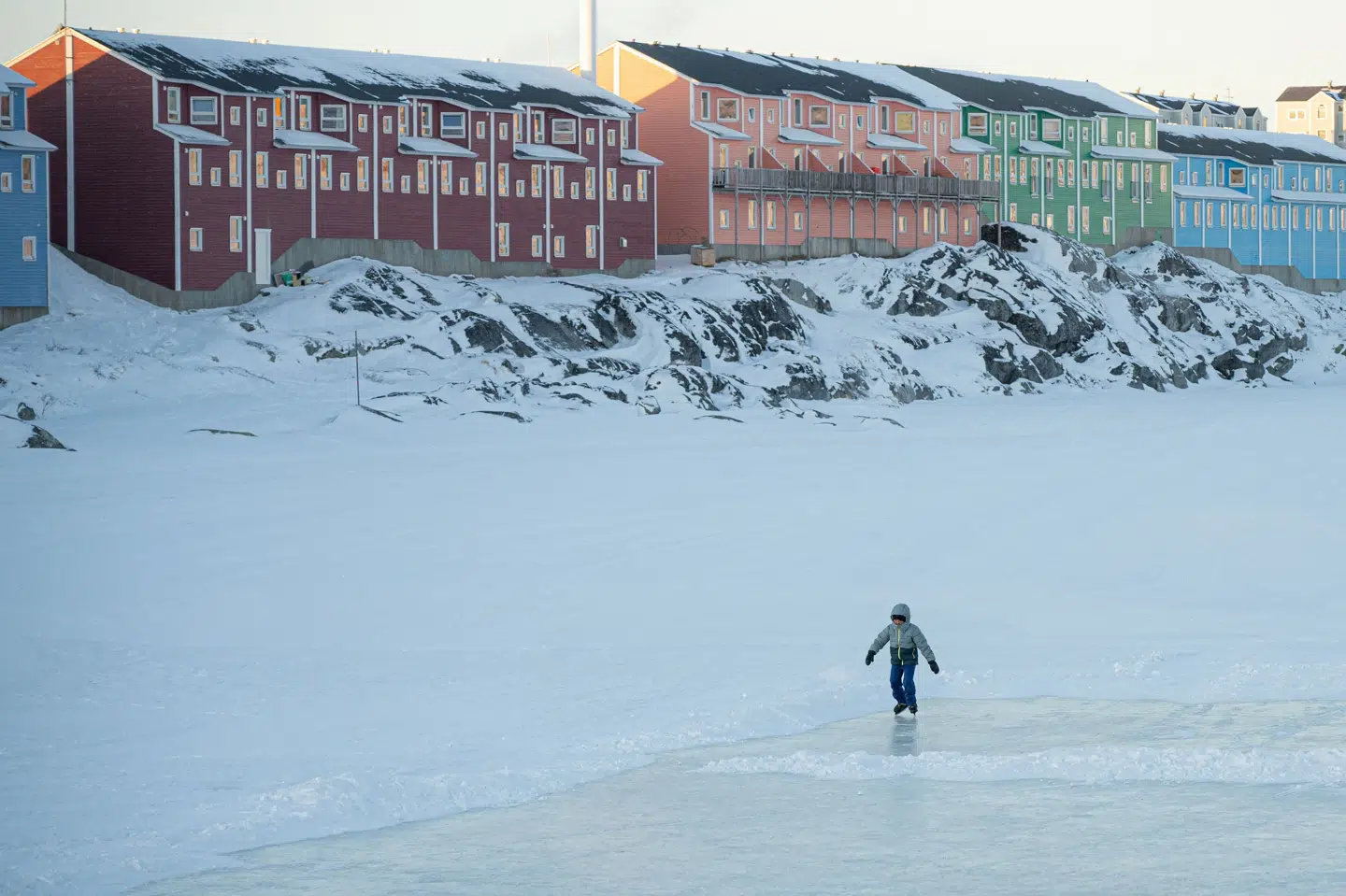 Undersøgelsen er ikke repræsentativ, men den giver et sjældent øjebliksbillede af, hvordan en højspændt geopolitisk konflikt opleves tæt på, siger professor Peter Bjerregaard. Billedet er fra Nuuk. (Arkivfoto).